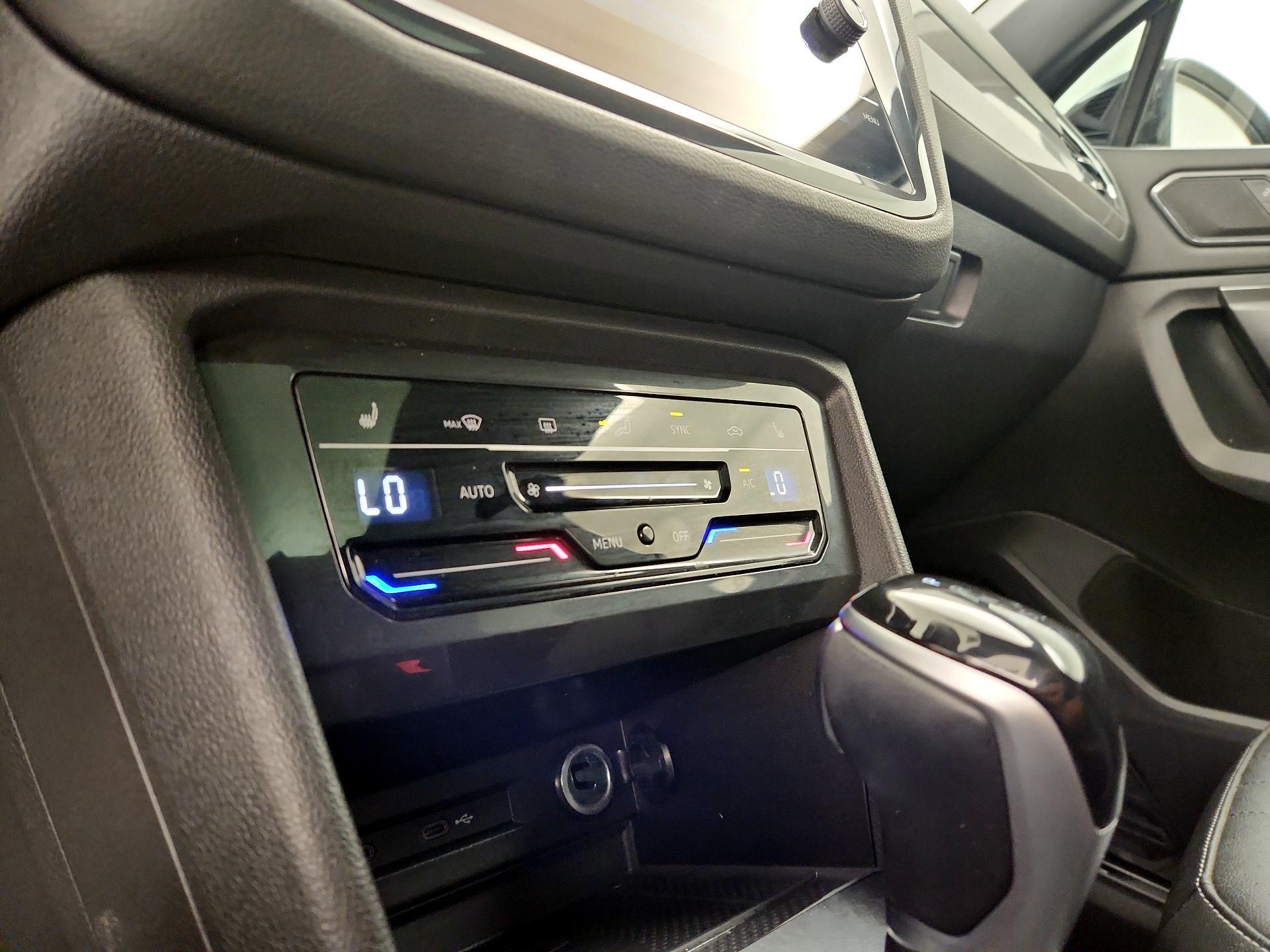 Thumbnail: 2023 Volkswagen Tiguan - 16