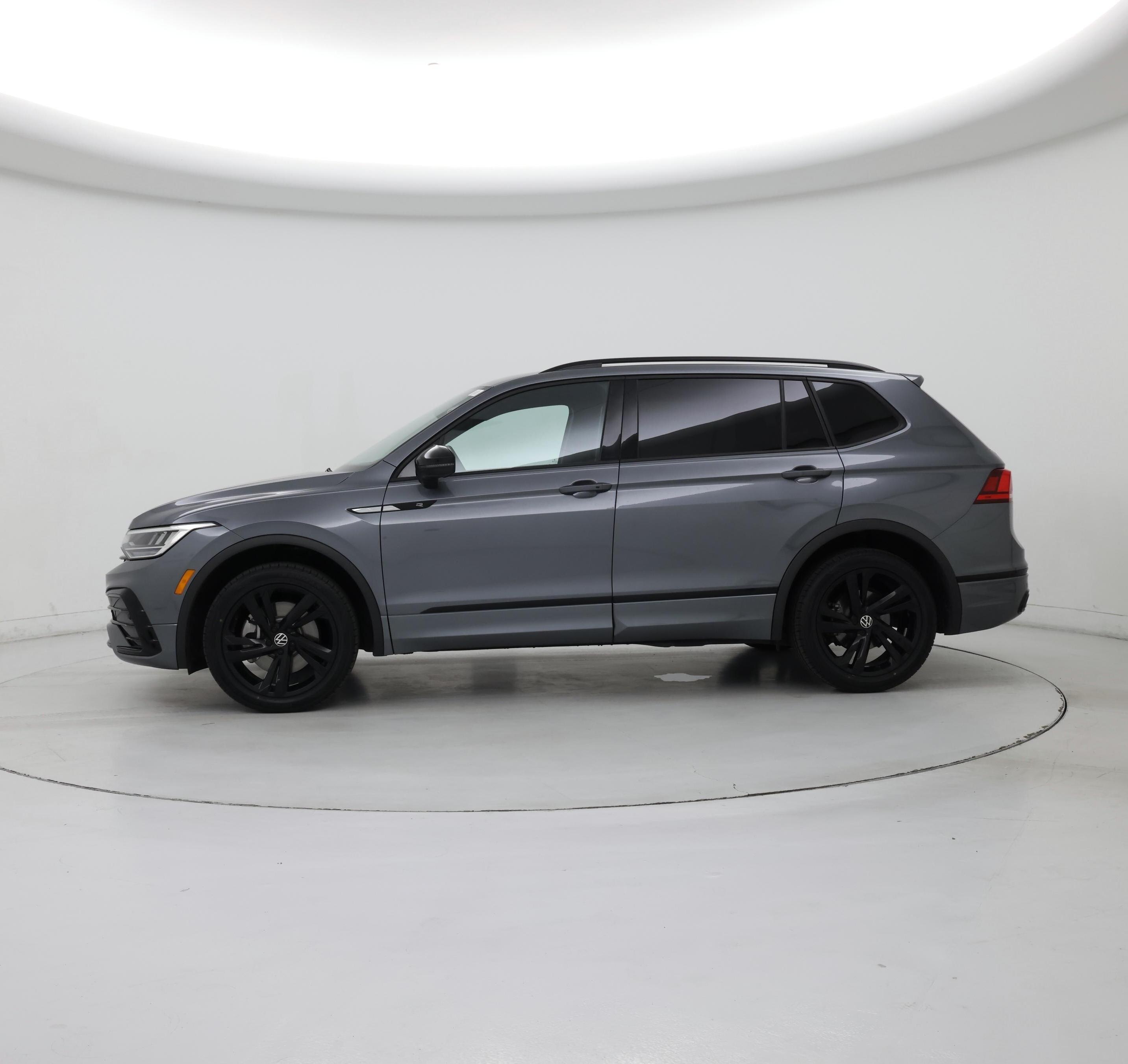 Thumbnail: 2023 Volkswagen Tiguan - 3