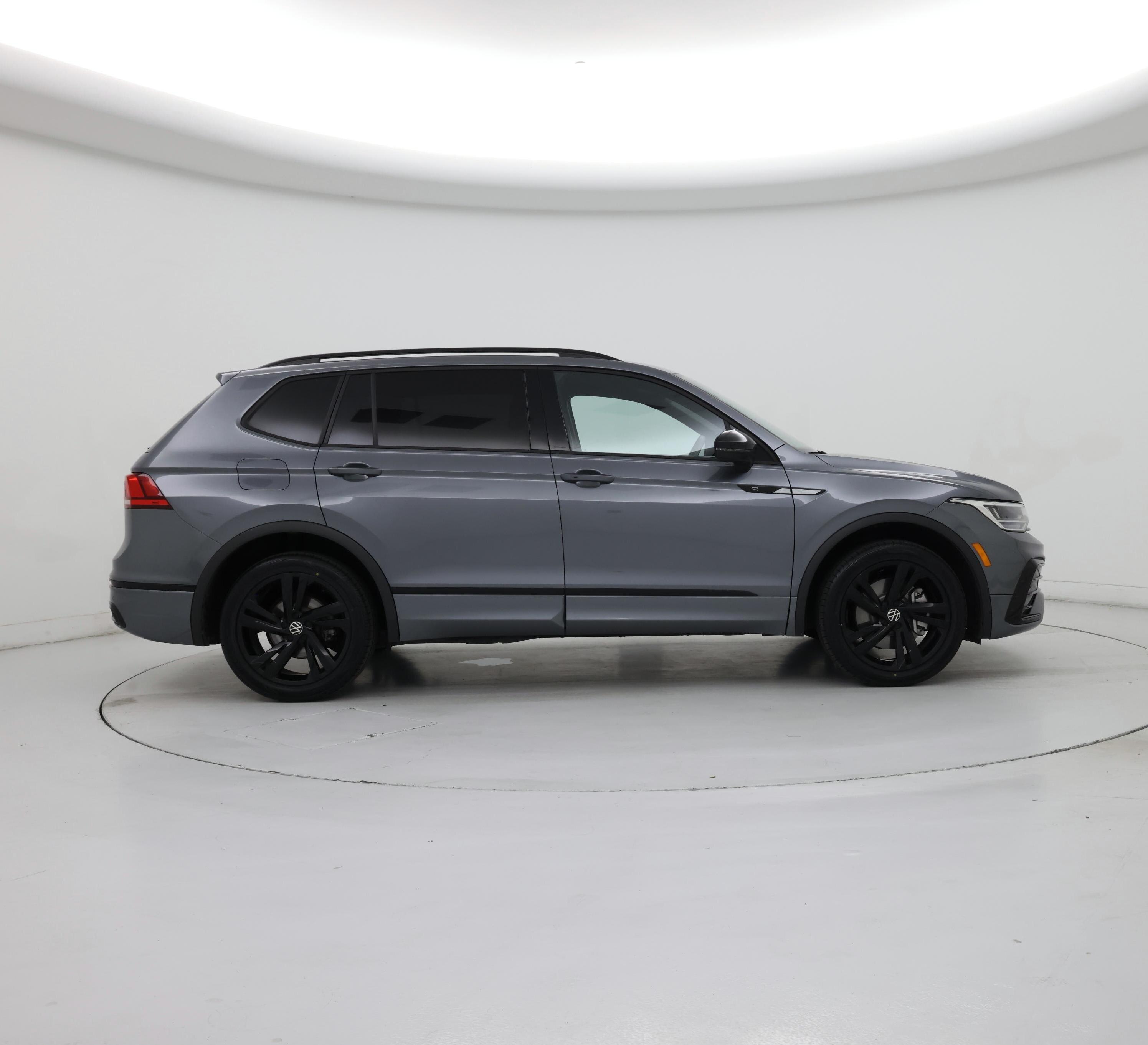 Thumbnail: 2023 Volkswagen Tiguan - 7