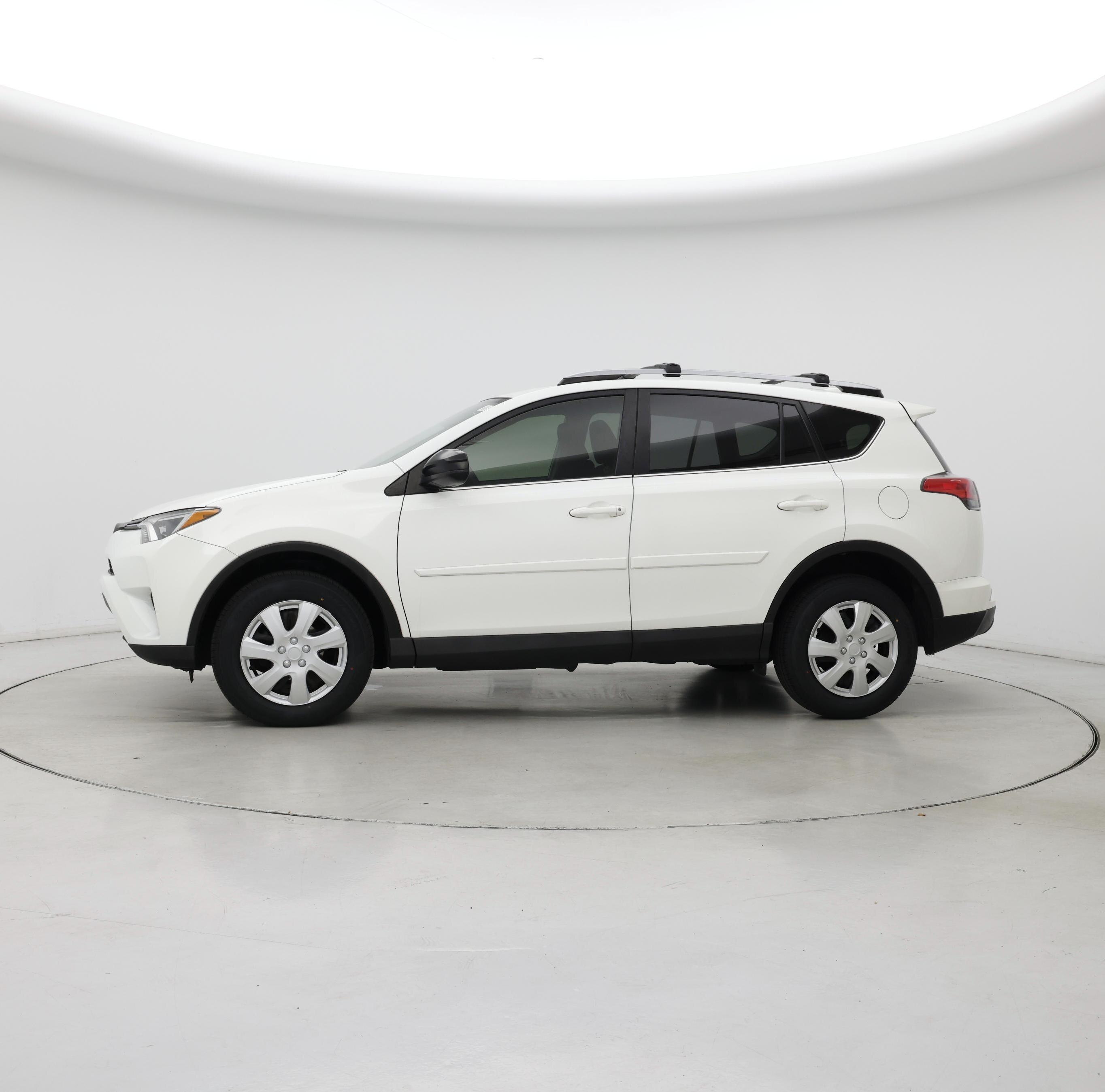 Thumbnail: 2017 Toyota RAV4 - 3