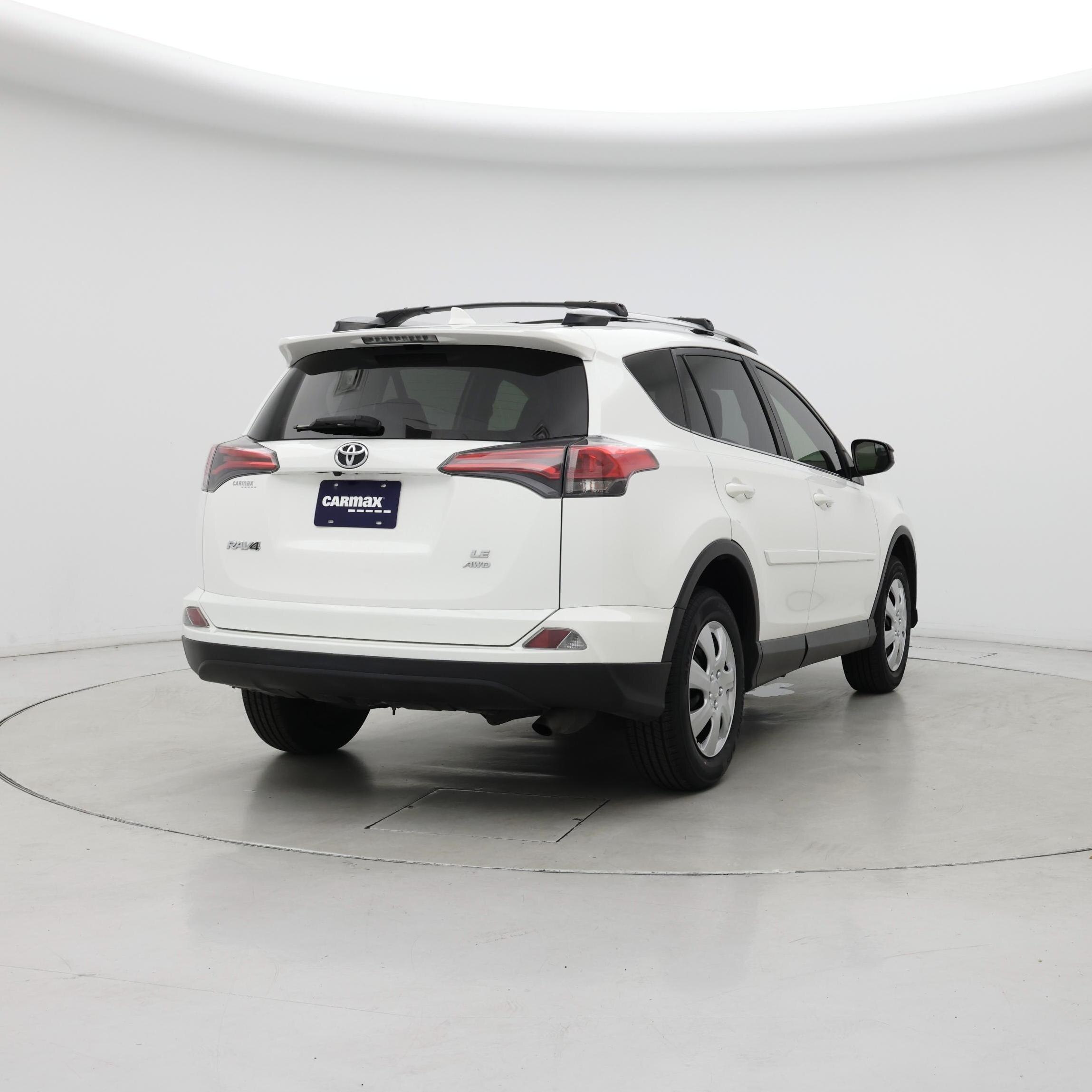 Thumbnail: 2017 Toyota RAV4 - 8
