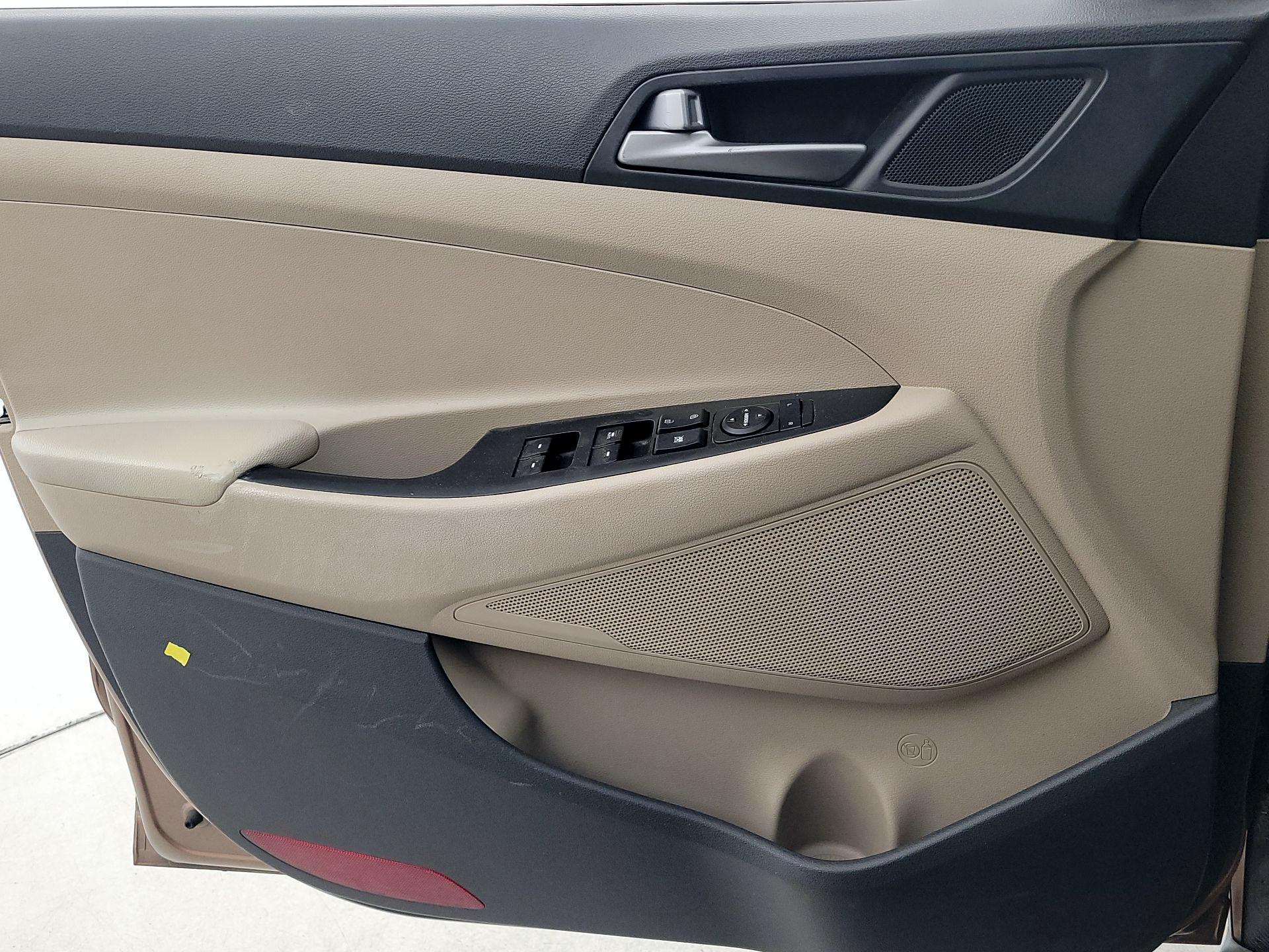 Thumbnail: 2016 Hyundai Tucson - 12