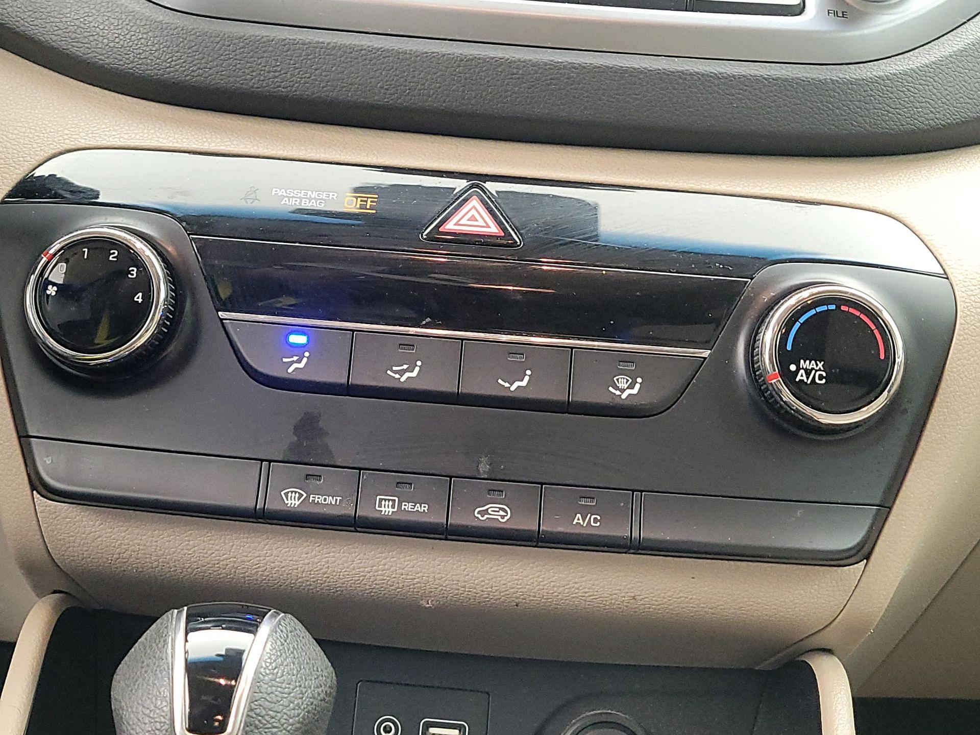 Thumbnail: 2016 Hyundai Tucson - 16