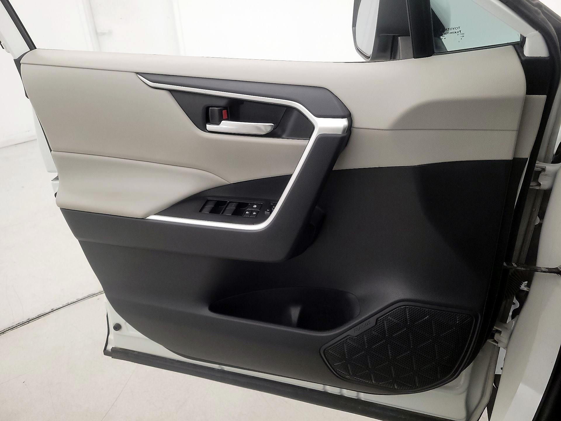 Thumbnail: 2021 Toyota RAV4 - 12