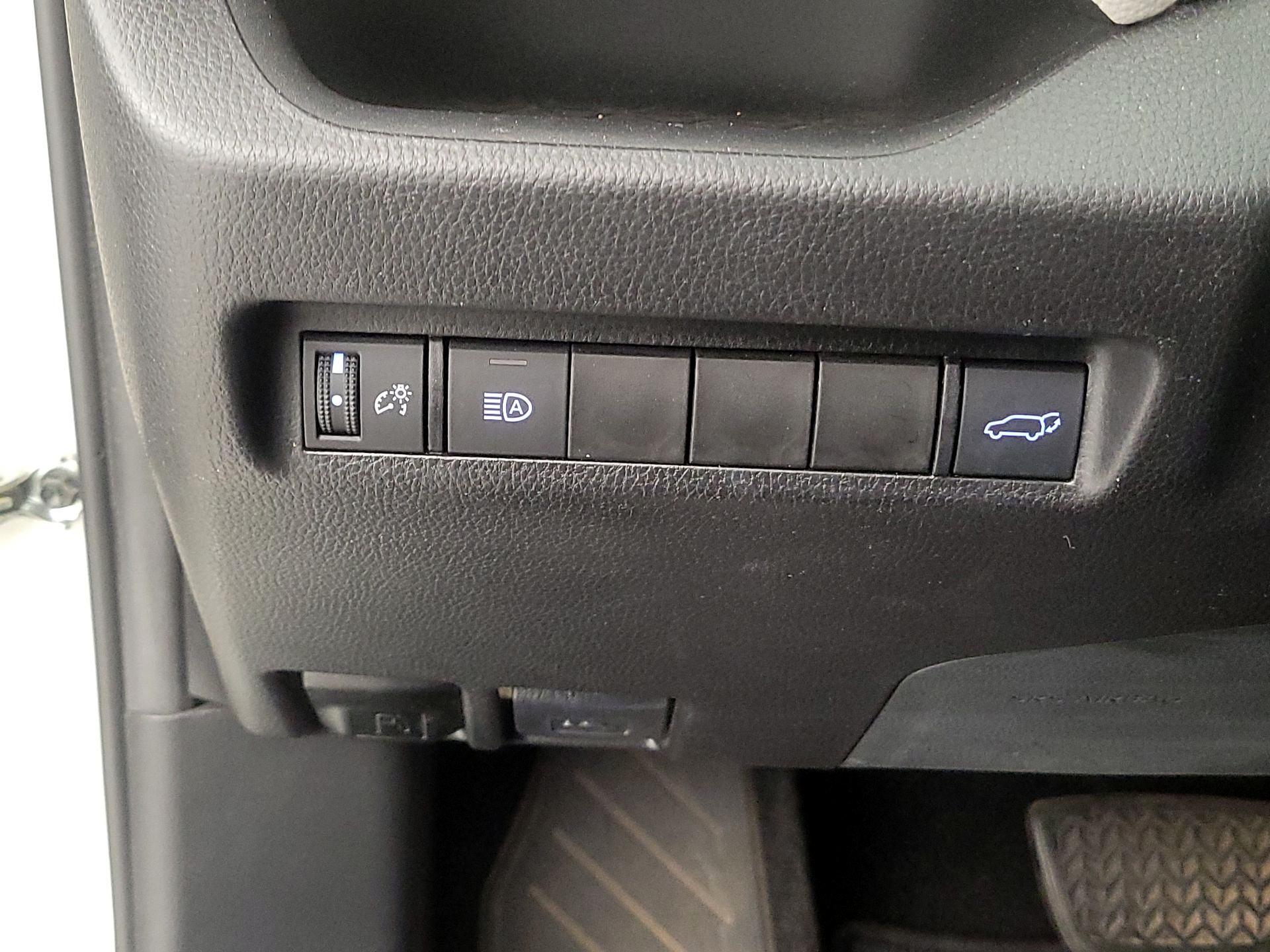 Thumbnail: 2021 Toyota RAV4 - 13