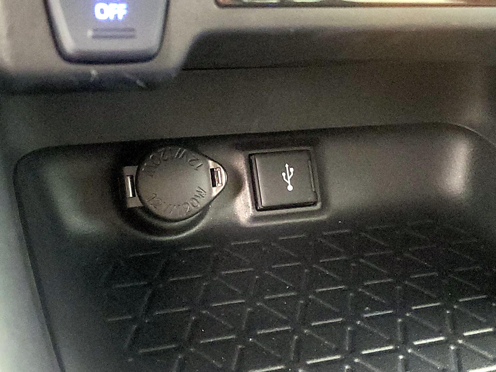 Thumbnail: 2021 Toyota RAV4 - 18