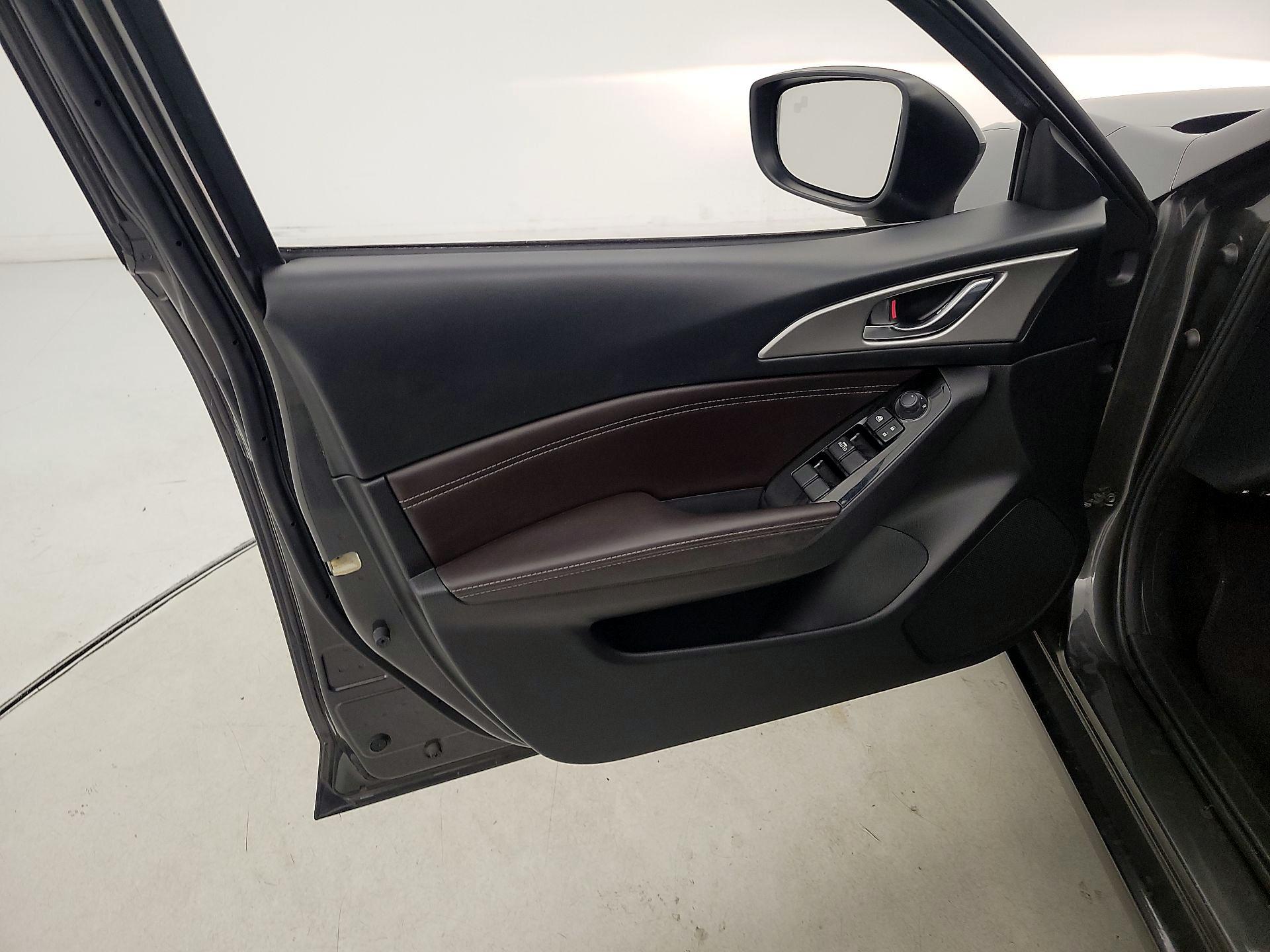 Thumbnail: 2018 Mazda Mazda3 - 12