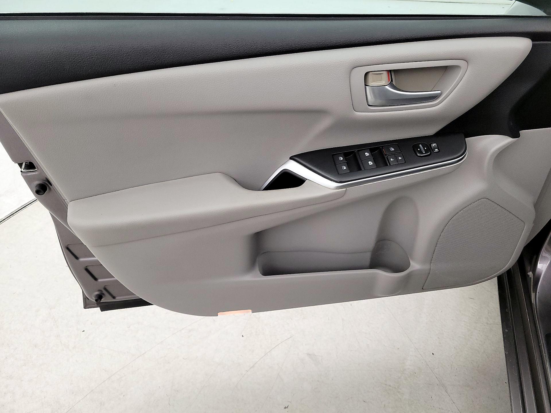 Thumbnail: 2015 Toyota Camry - 12