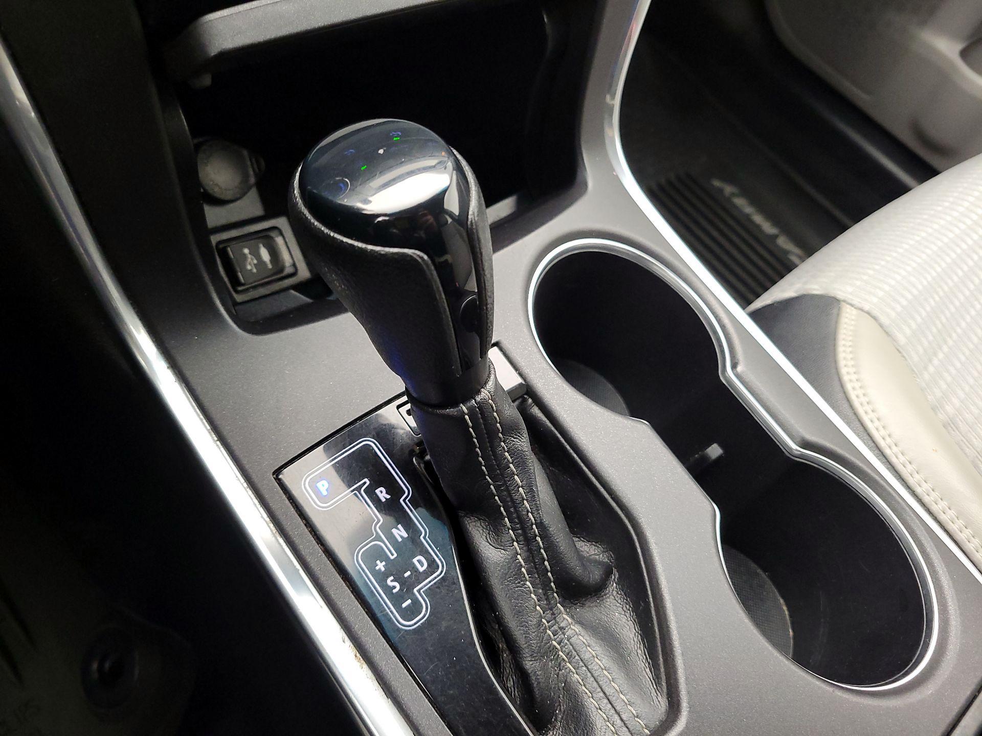 Thumbnail: 2015 Toyota Camry - 17