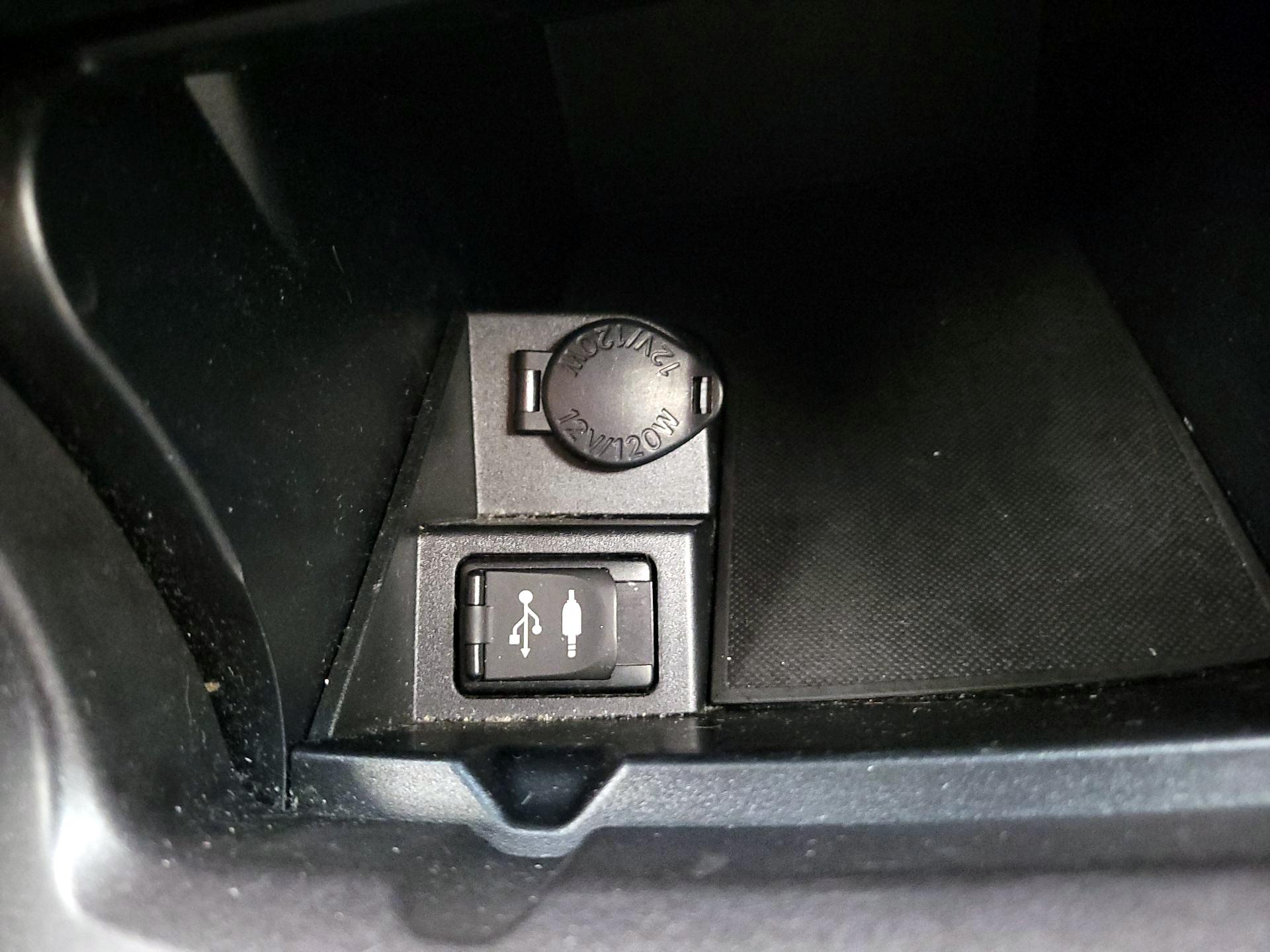 Thumbnail: 2015 Toyota Camry - 18