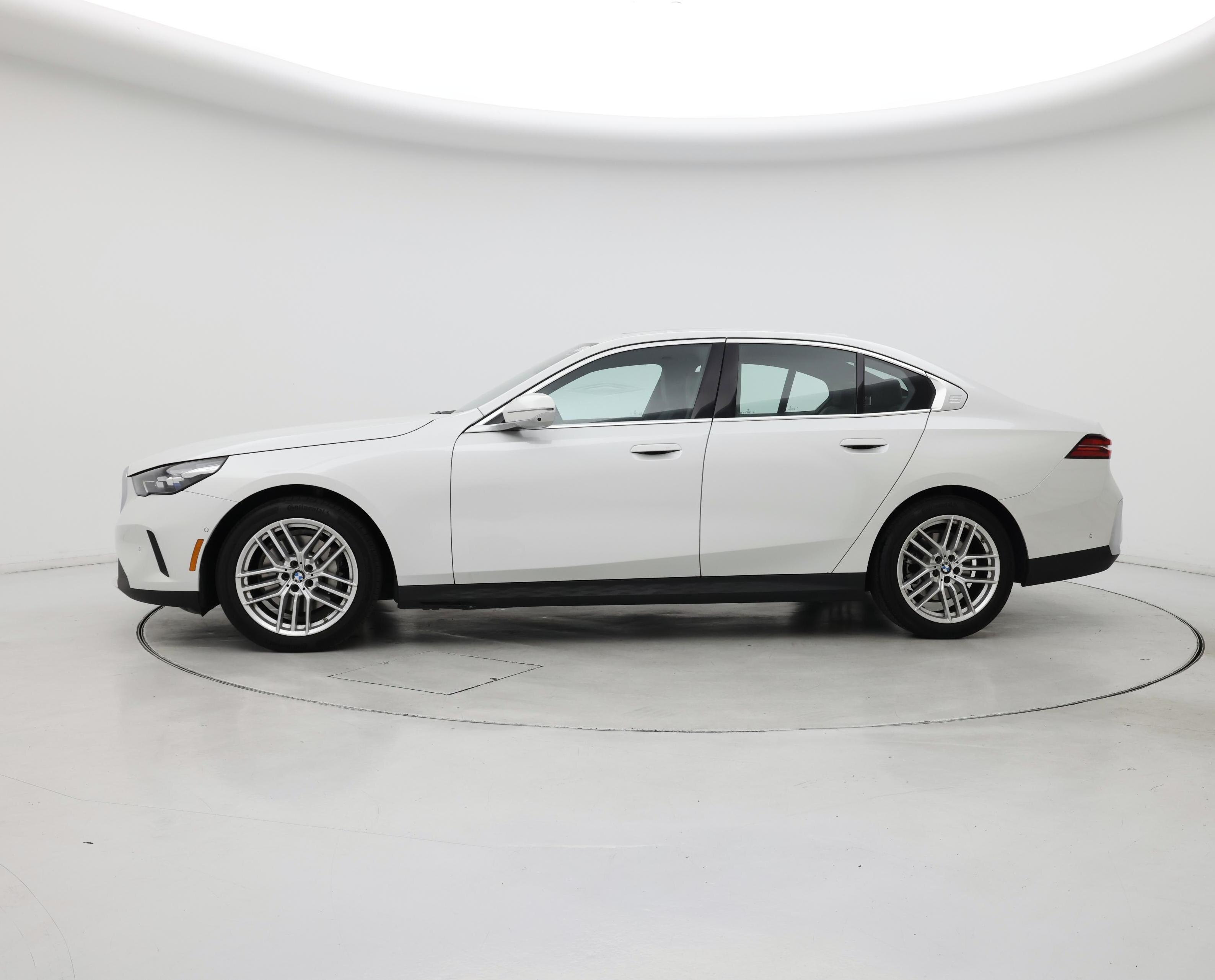 Thumbnail: 2025 BMW 5 Series - 3