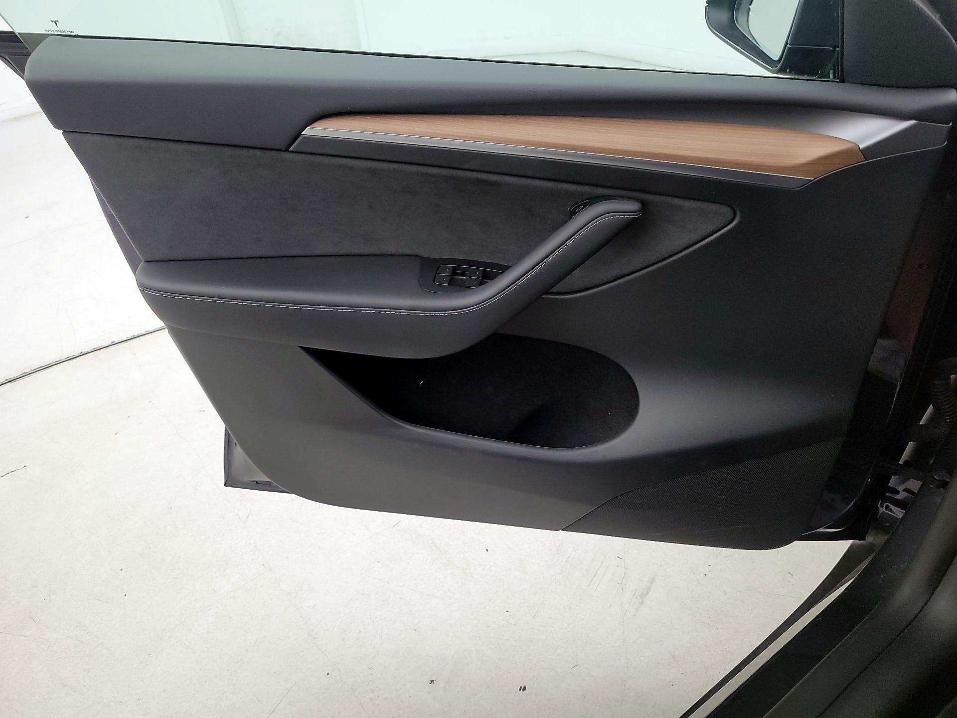Thumbnail: 2023 Tesla Model Y - 12