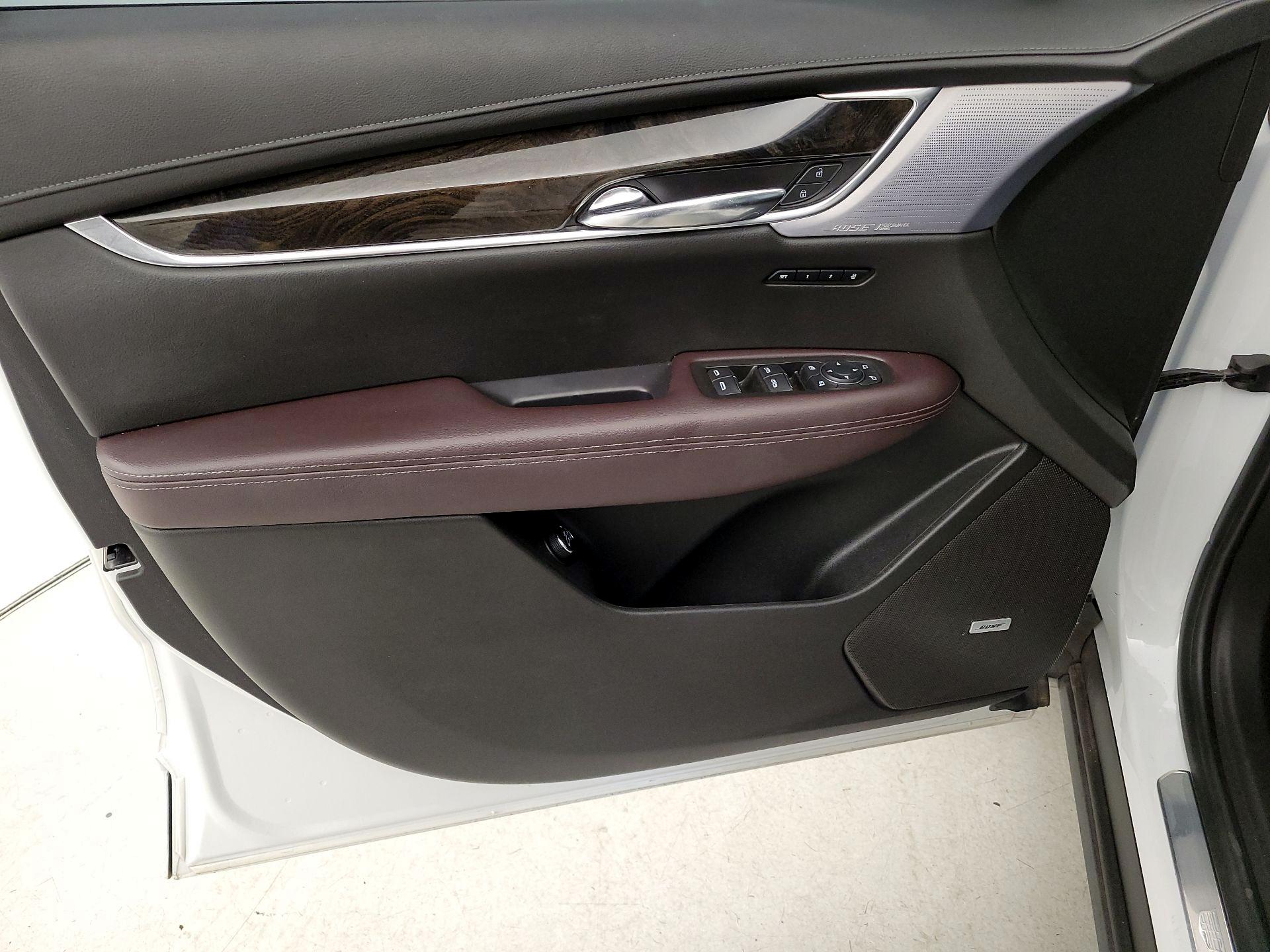 Thumbnail: 2020 Cadillac XT6 - 12