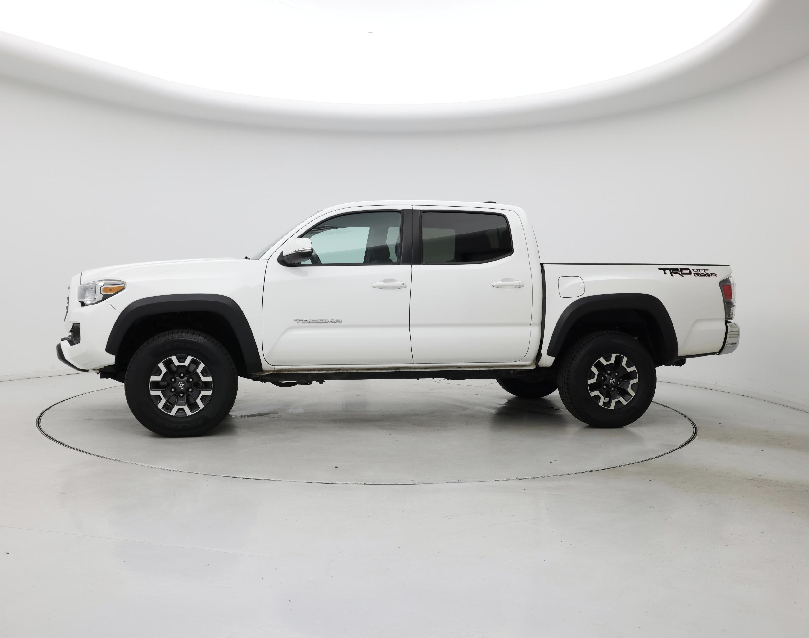 Thumbnail: 2022 Toyota Tacoma - 3