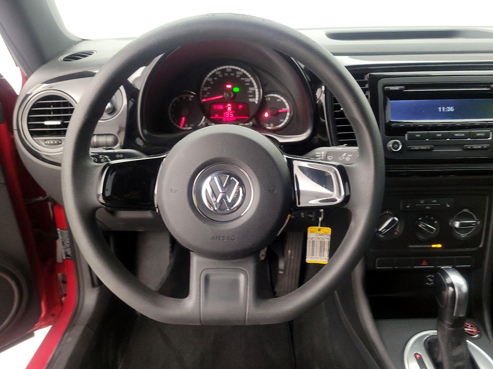 Thumbnail: 2015 Volkswagen Beetle - 10