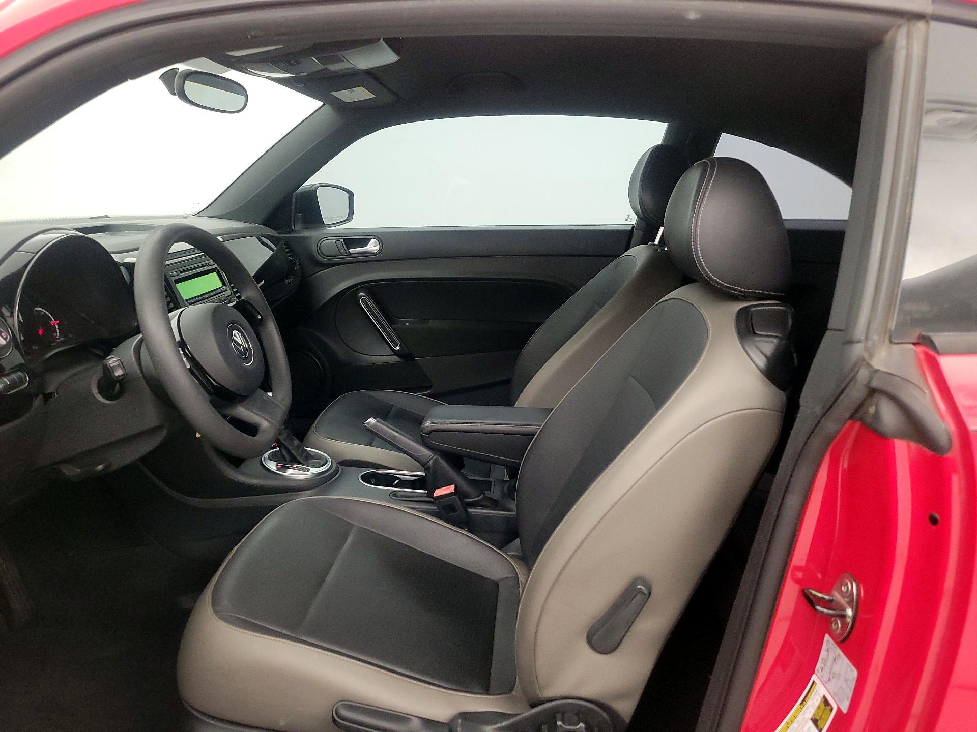 Thumbnail: 2015 Volkswagen Beetle - 11