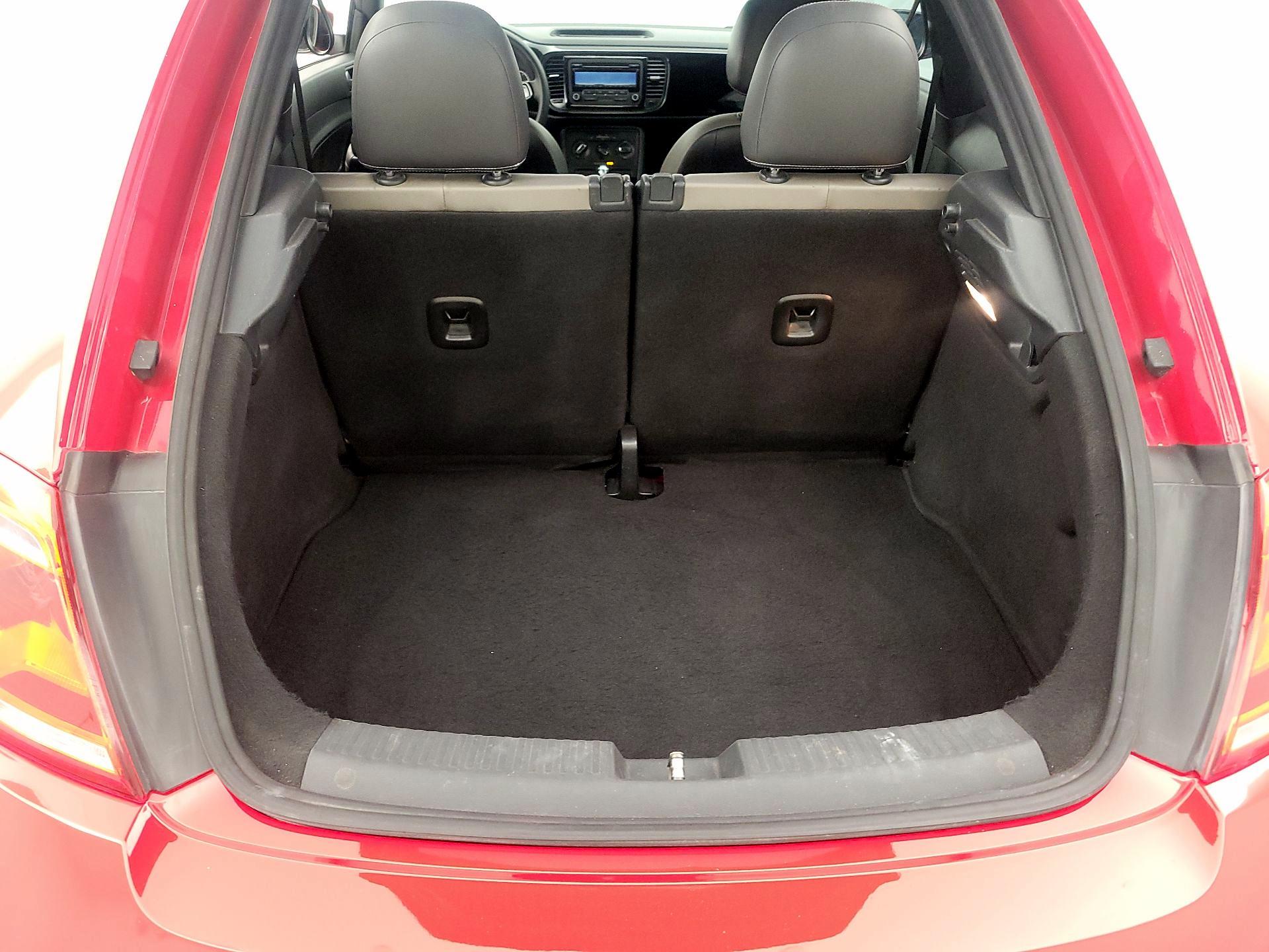 Thumbnail: 2015 Volkswagen Beetle - 19