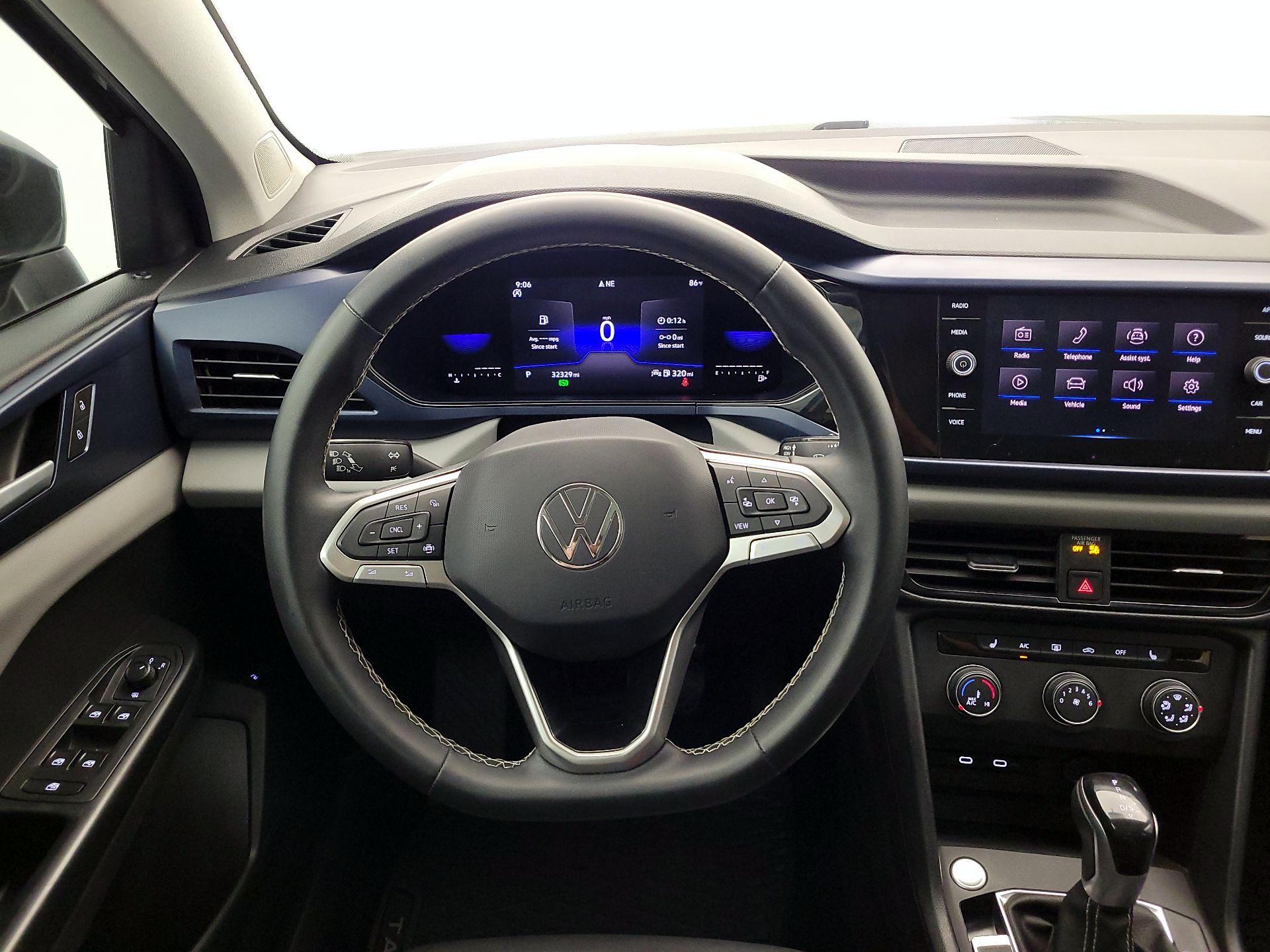 Thumbnail: 2022 Volkswagen Taos - 10