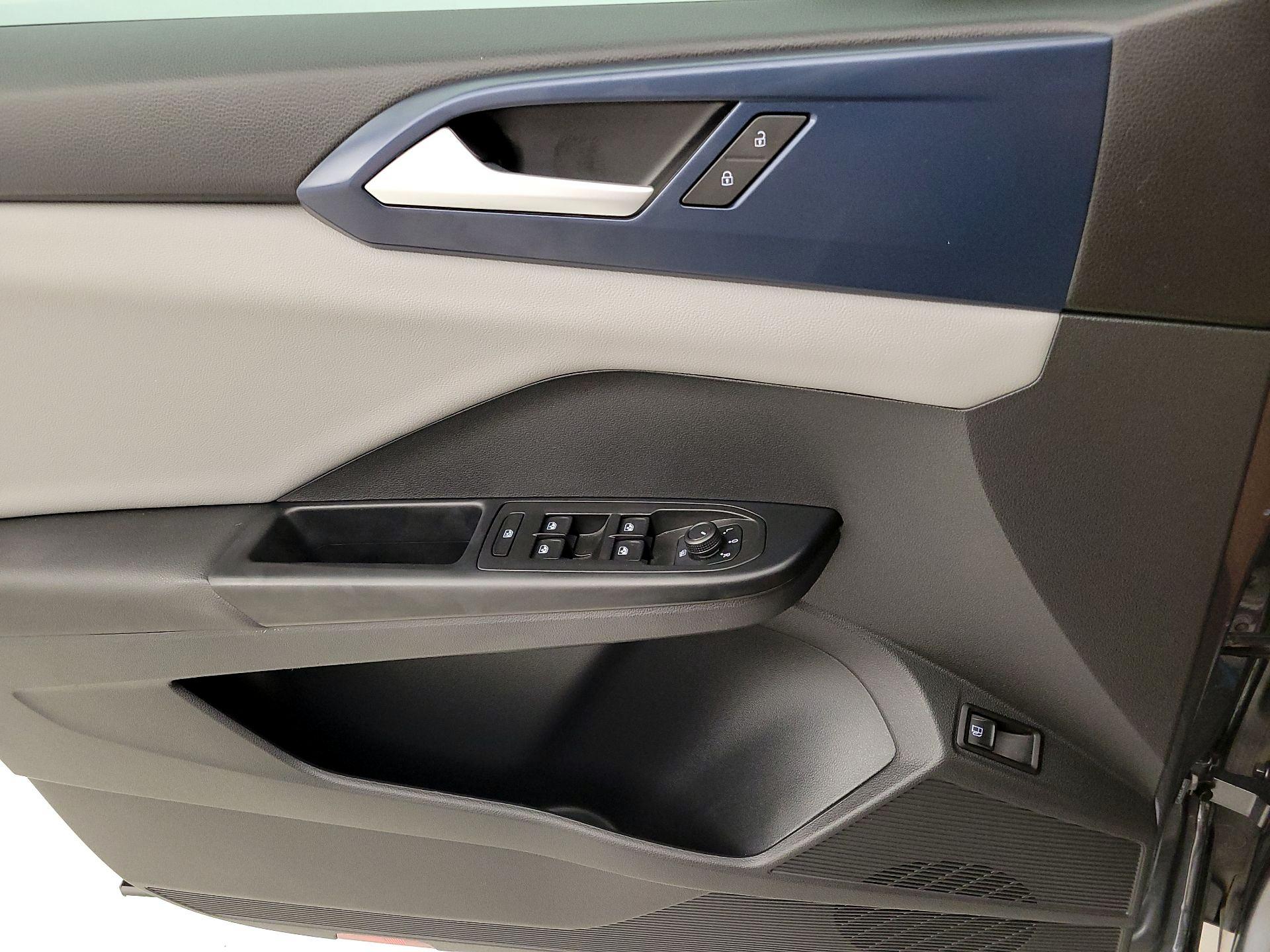 Thumbnail: 2022 Volkswagen Taos - 12