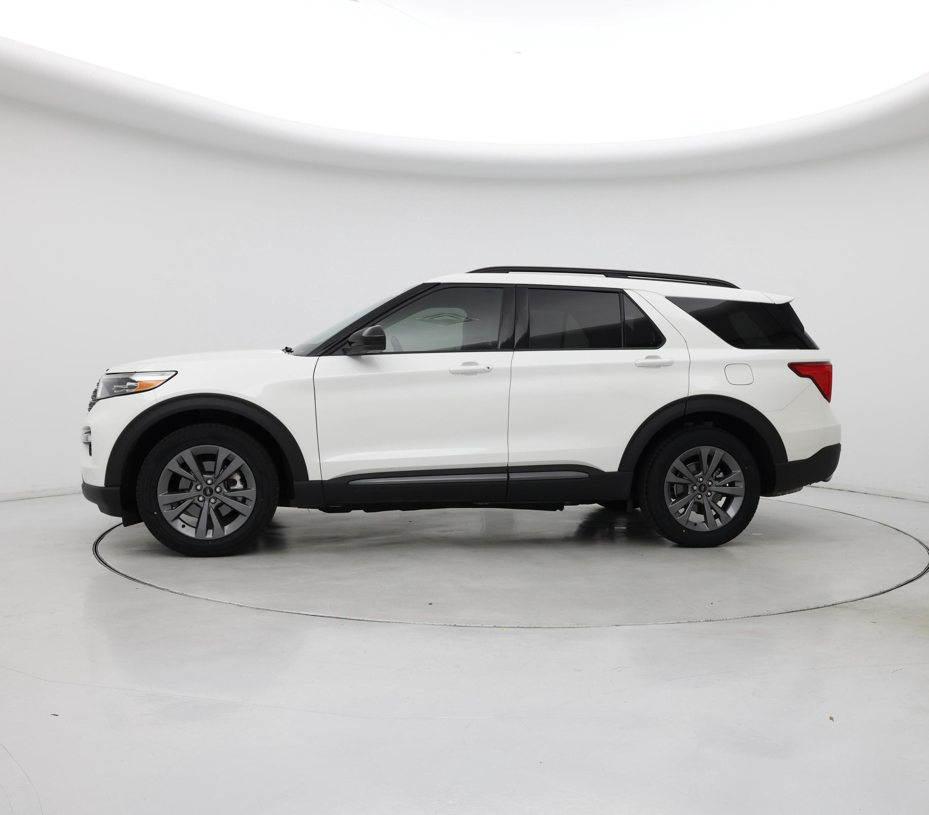 Thumbnail: 2022 Ford Explorer - 3