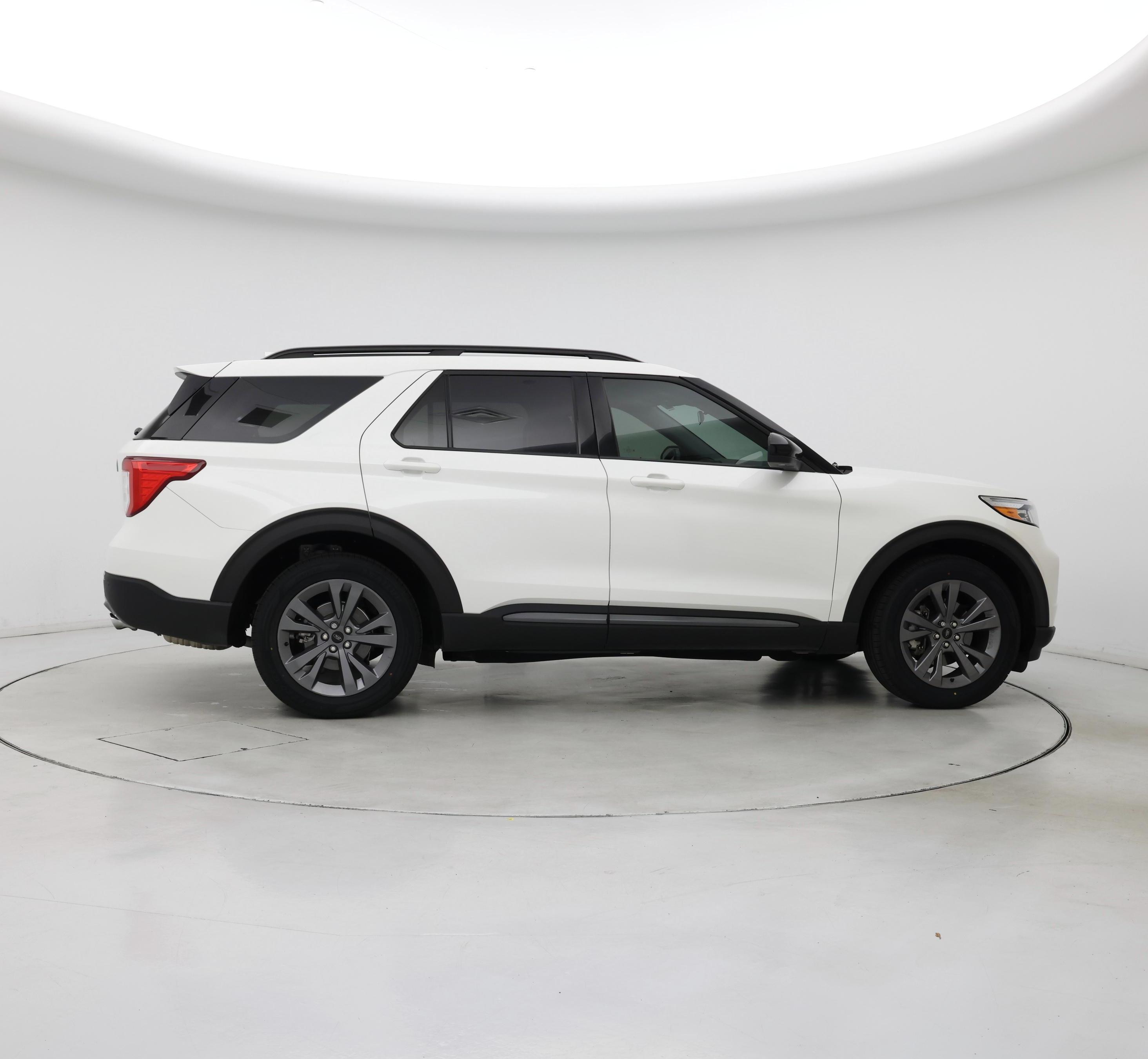 Thumbnail: 2022 Ford Explorer - 7