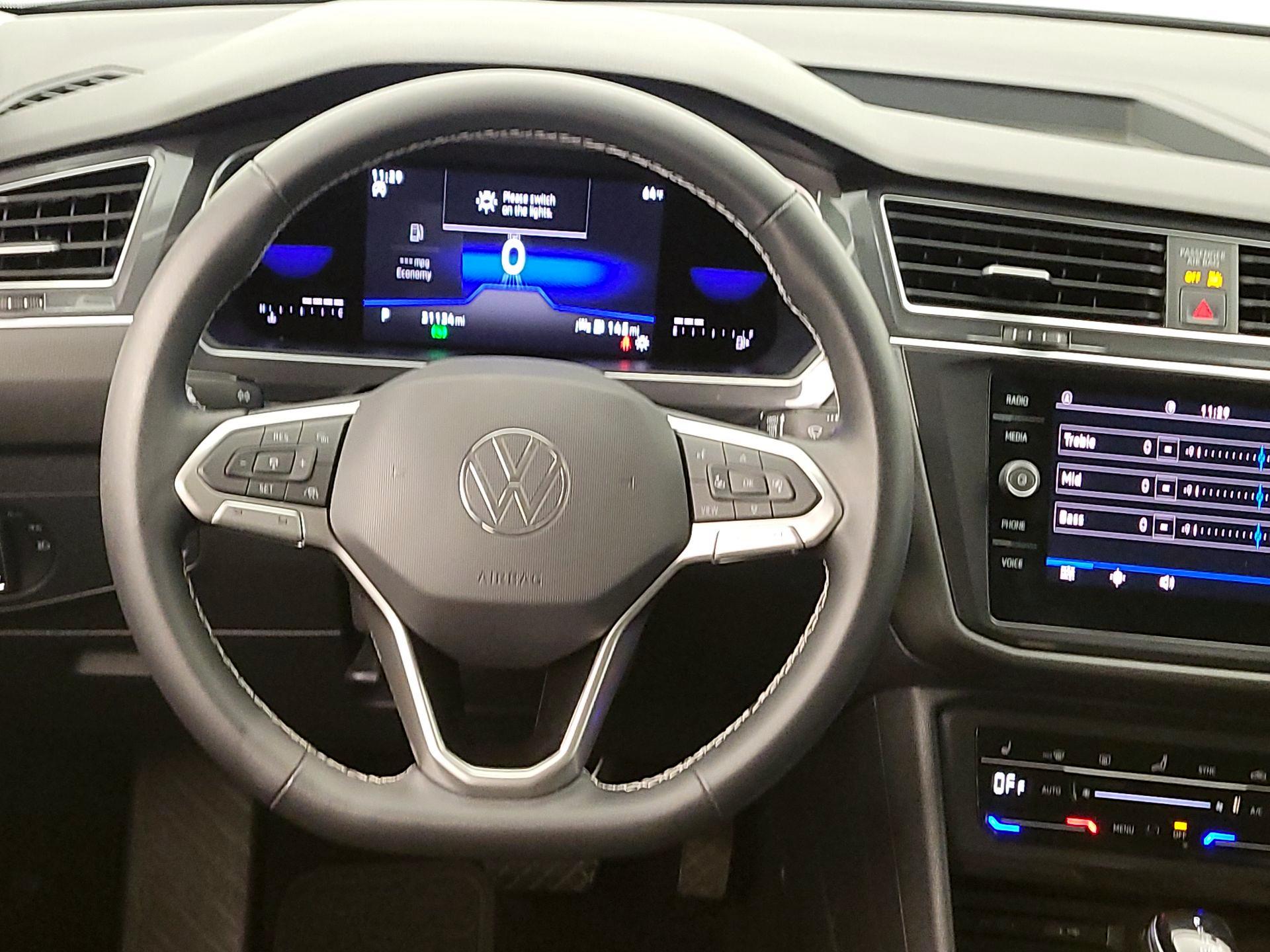 Thumbnail: 2022 Volkswagen Tiguan - 10