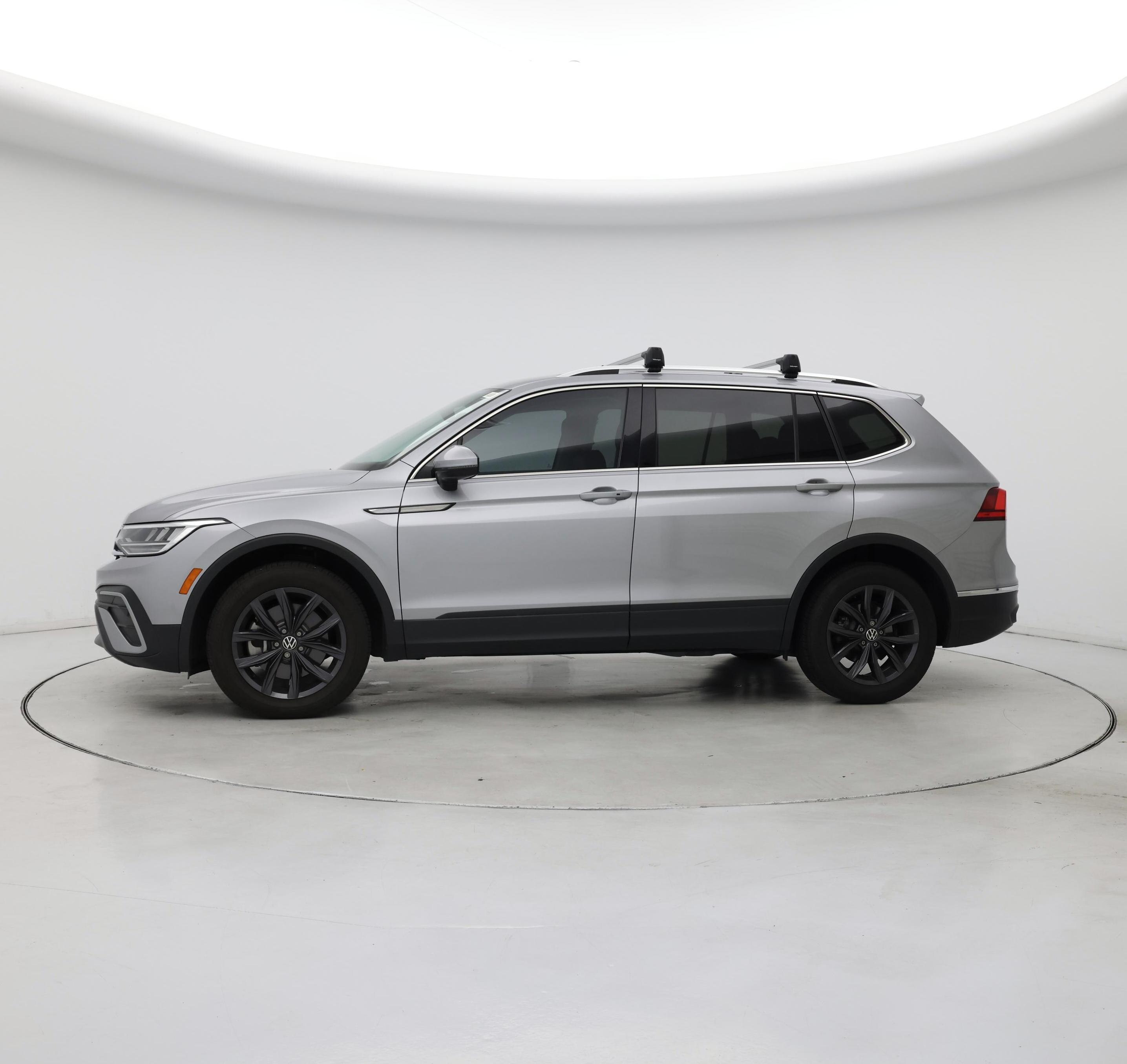 Thumbnail: 2022 Volkswagen Tiguan - 3