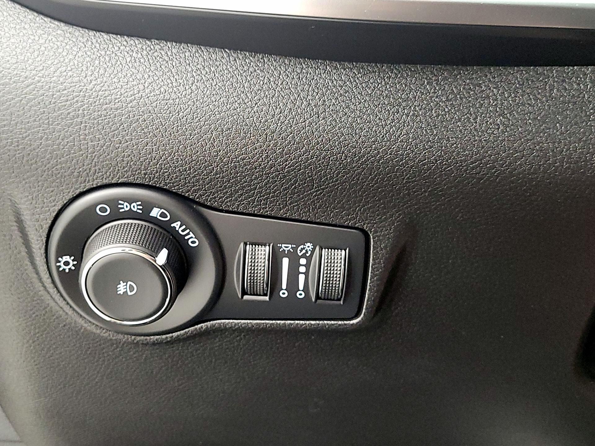 Thumbnail: 2025 Jeep Compass - 13