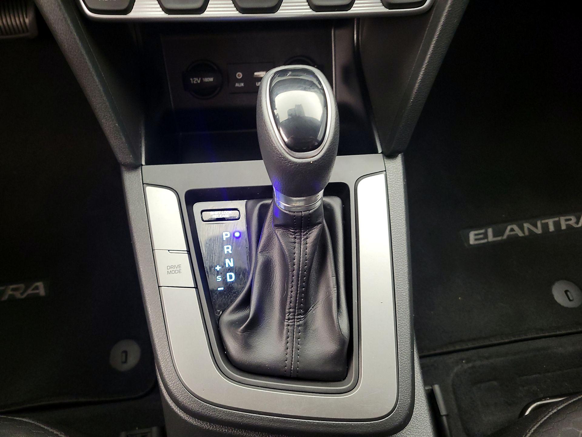 Thumbnail: 2020 Hyundai Elantra - 17
