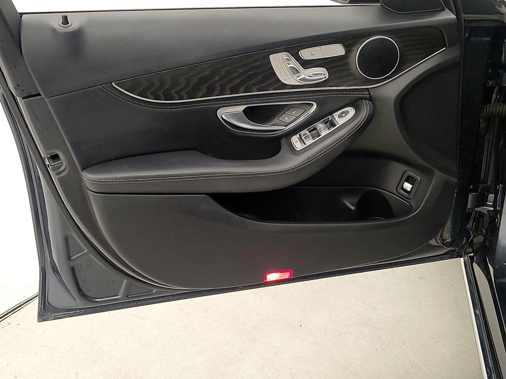 Thumbnail: 2016 Mercedes-Benz C-Class - 12