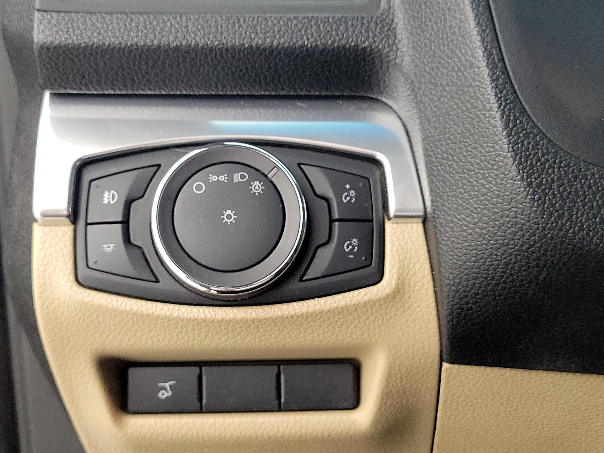 Thumbnail: 2016 Ford Explorer - 13