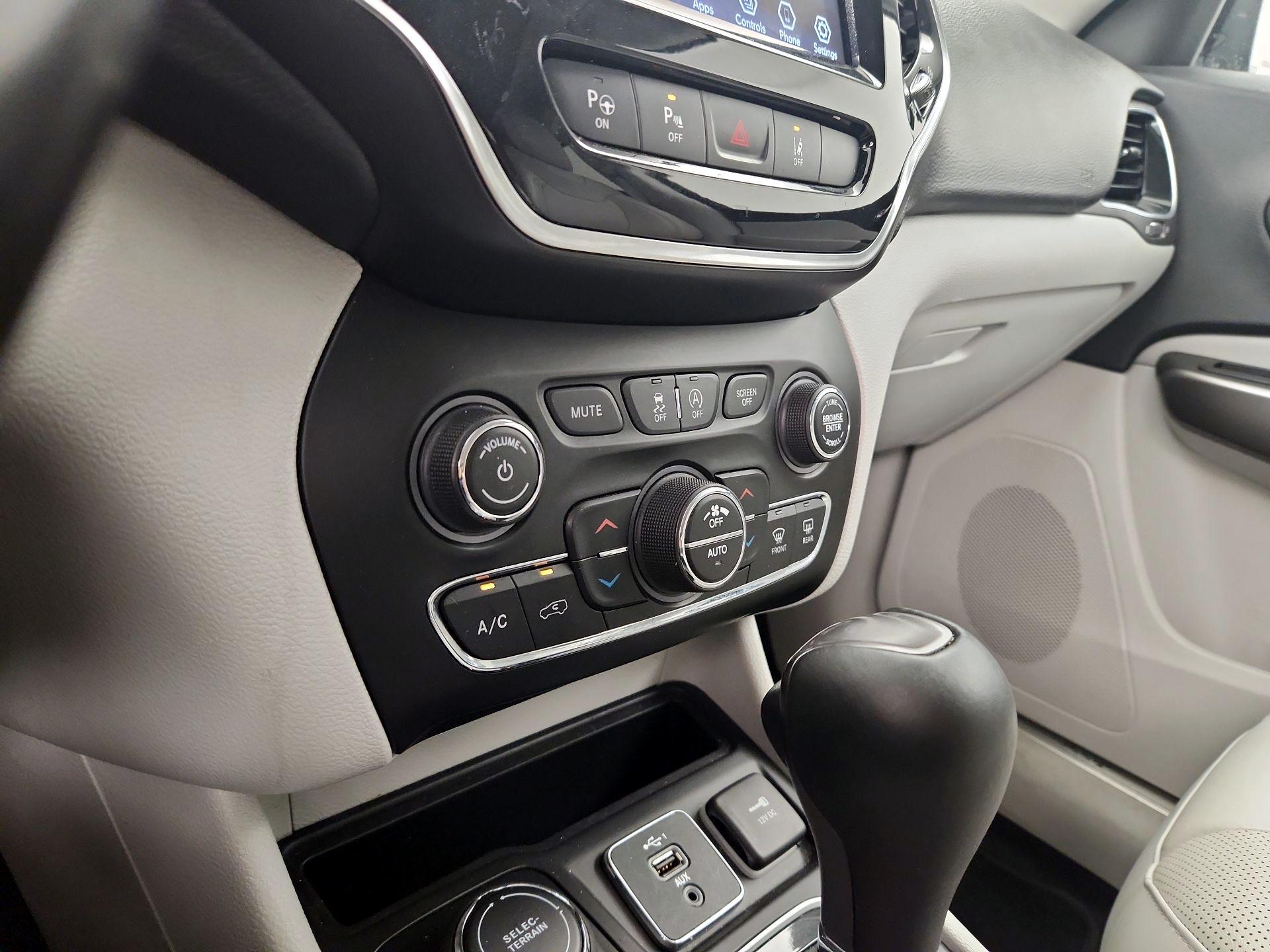 Thumbnail: 2021 Jeep Cherokee - 16