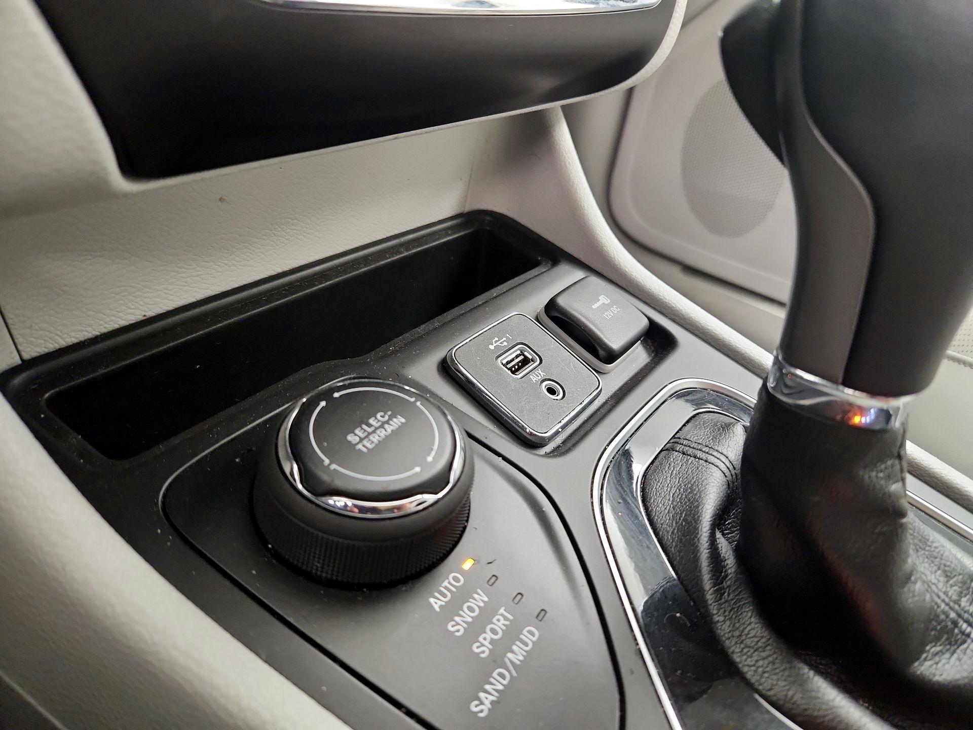 Thumbnail: 2021 Jeep Cherokee - 18