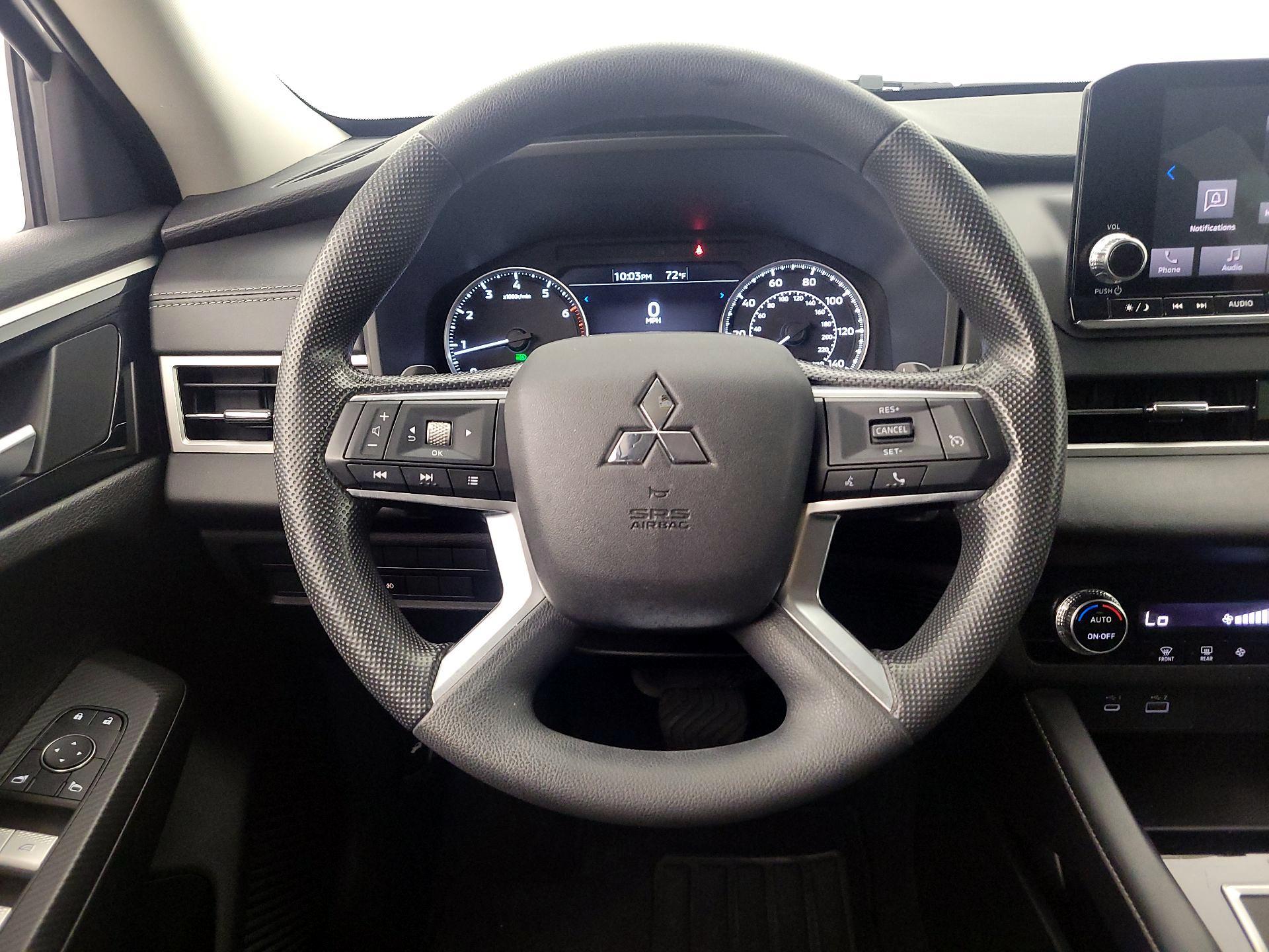 Thumbnail: 2022 Mitsubishi Outlander - 10