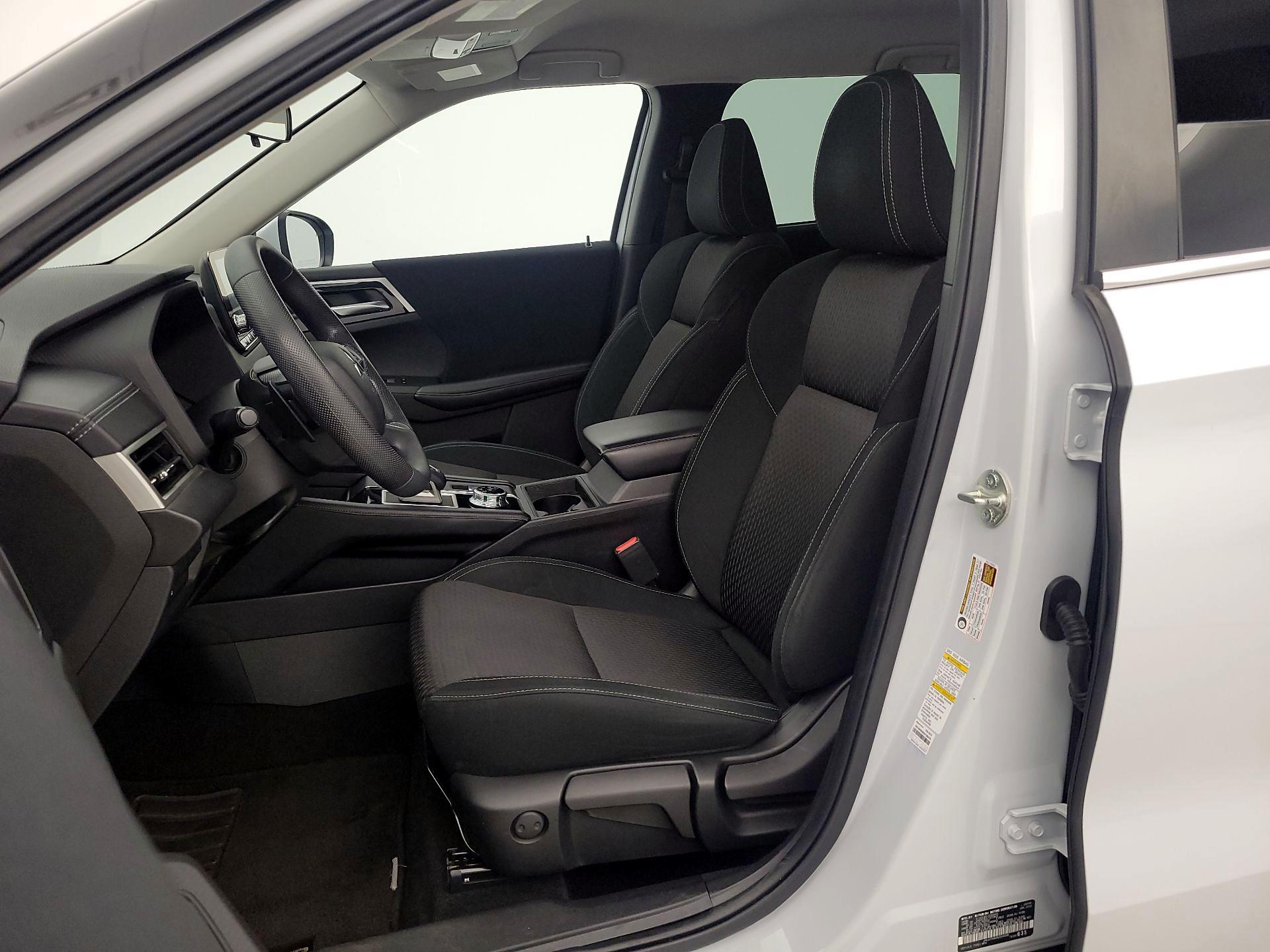 Thumbnail: 2022 Mitsubishi Outlander - 11