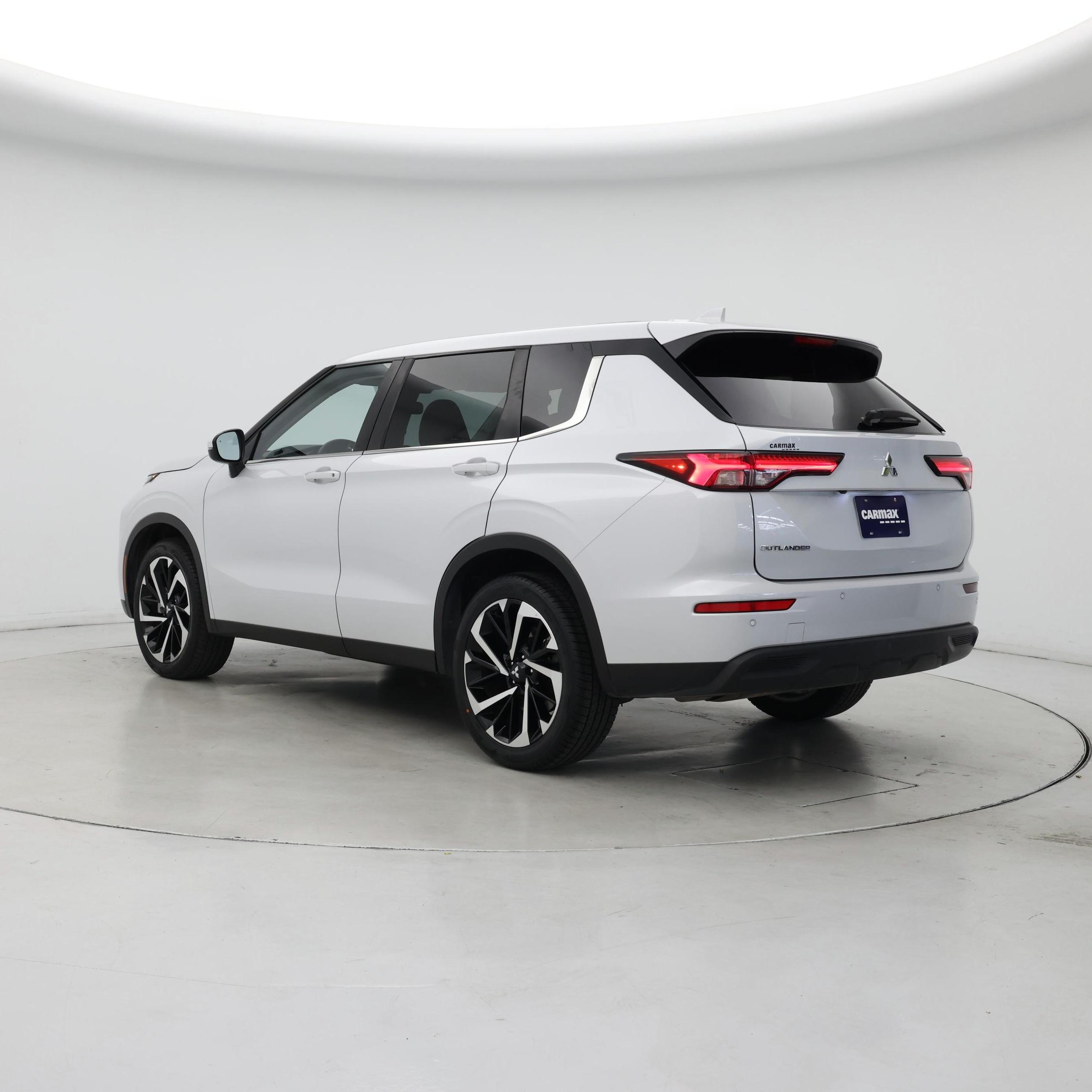 Thumbnail: 2022 Mitsubishi Outlander - 2