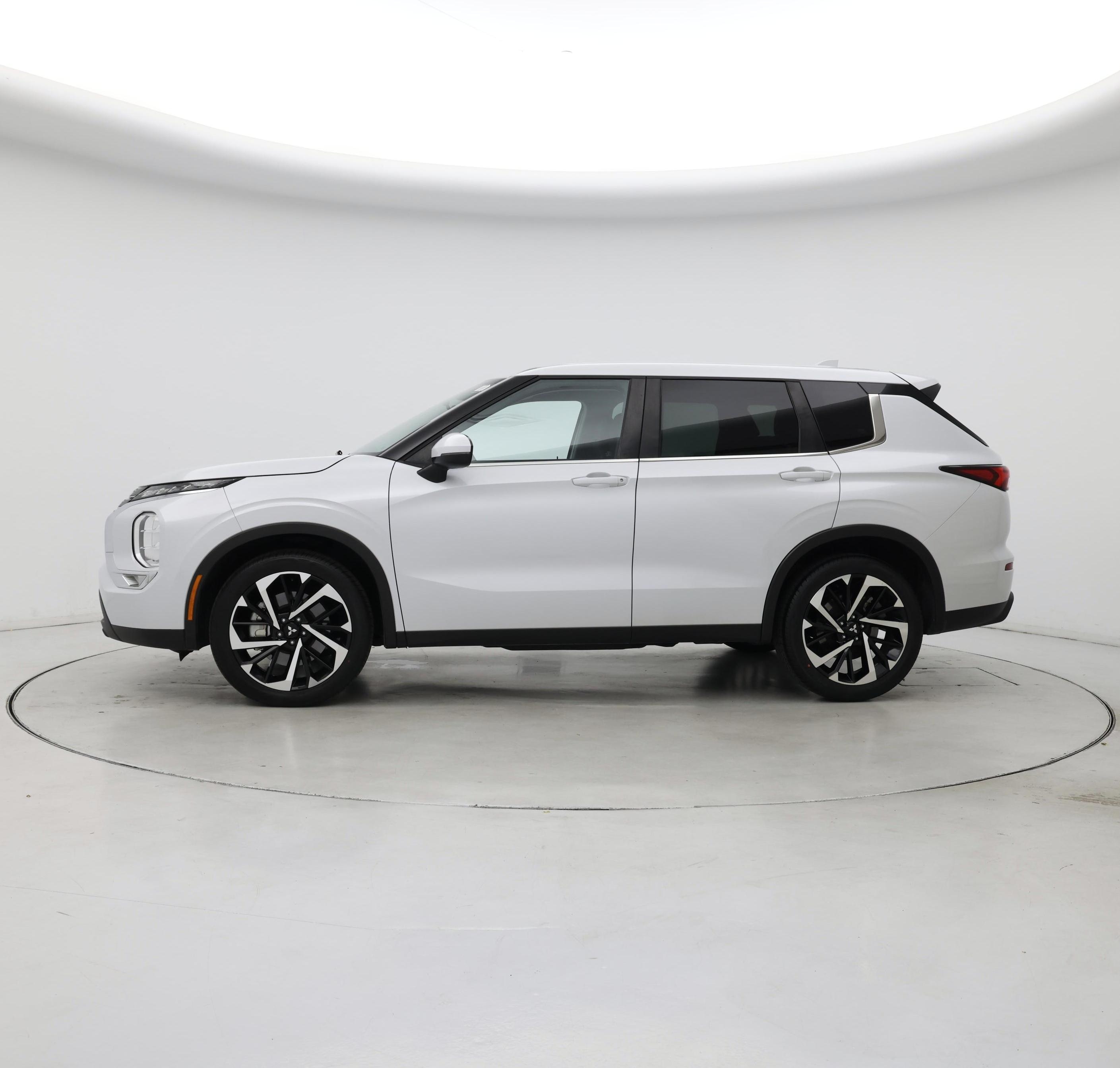 Thumbnail: 2022 Mitsubishi Outlander - 3