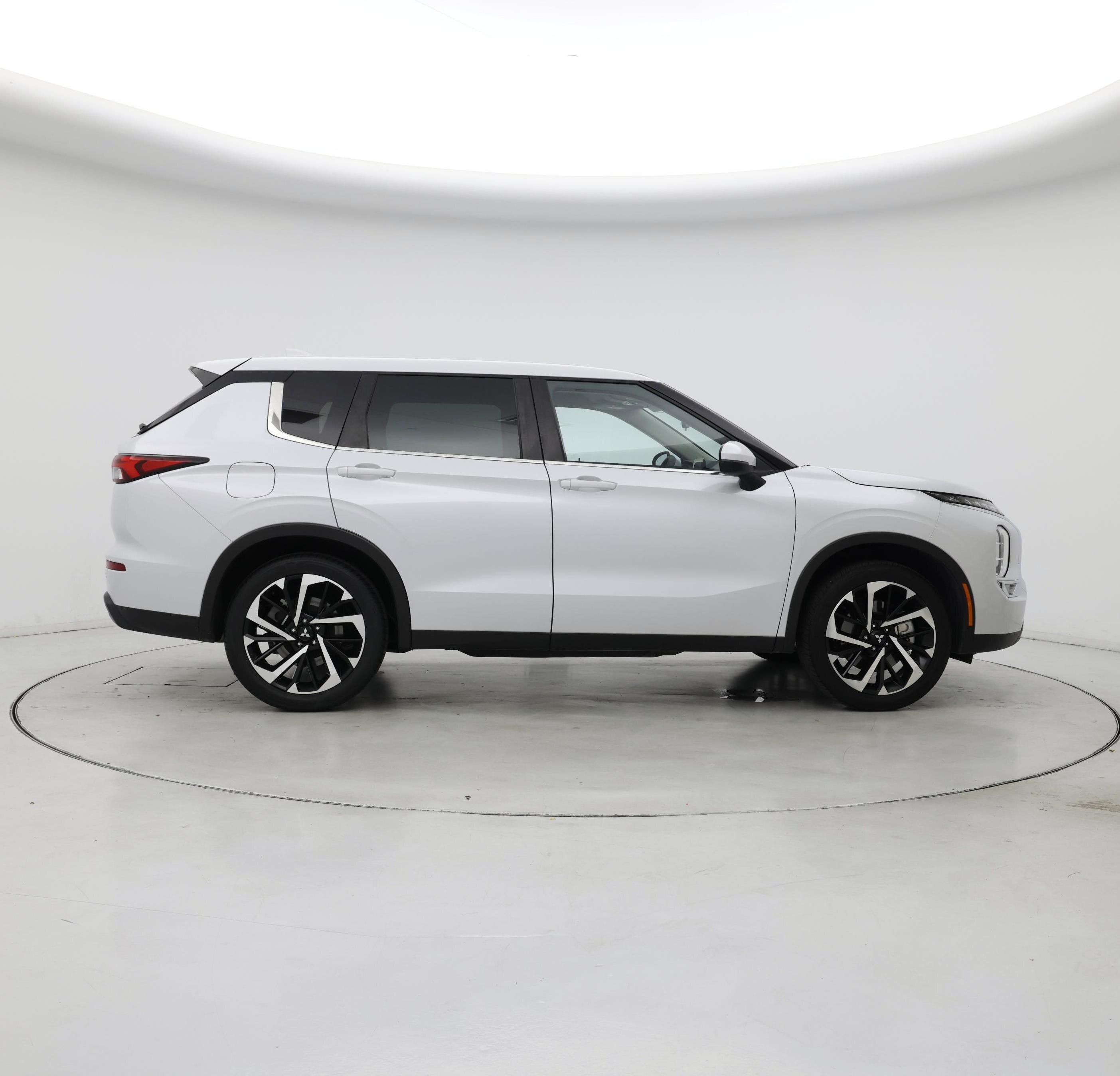 Thumbnail: 2022 Mitsubishi Outlander - 7