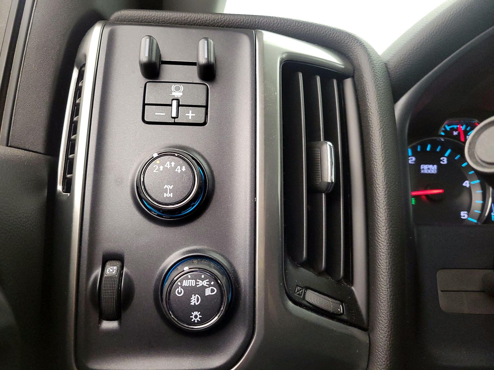 Thumbnail: 2018 Chevrolet Silverado 3500 - 13