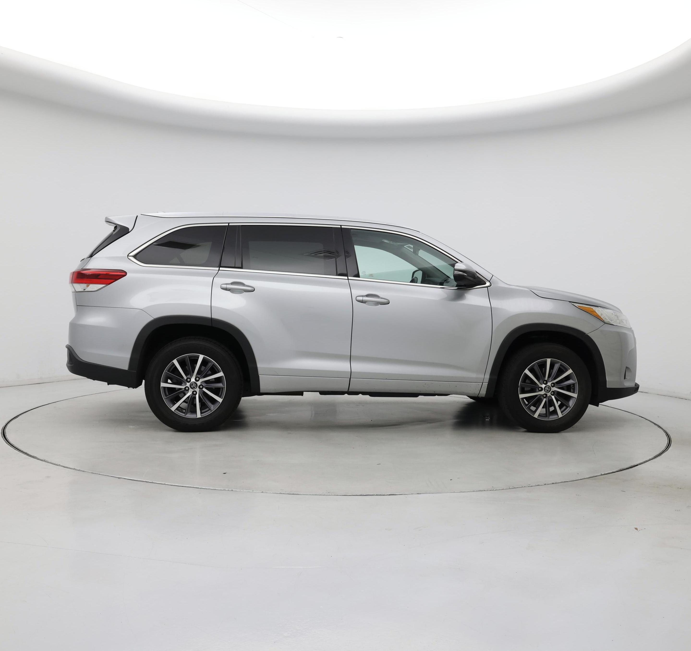 Thumbnail: 2017 Toyota Highlander - 7