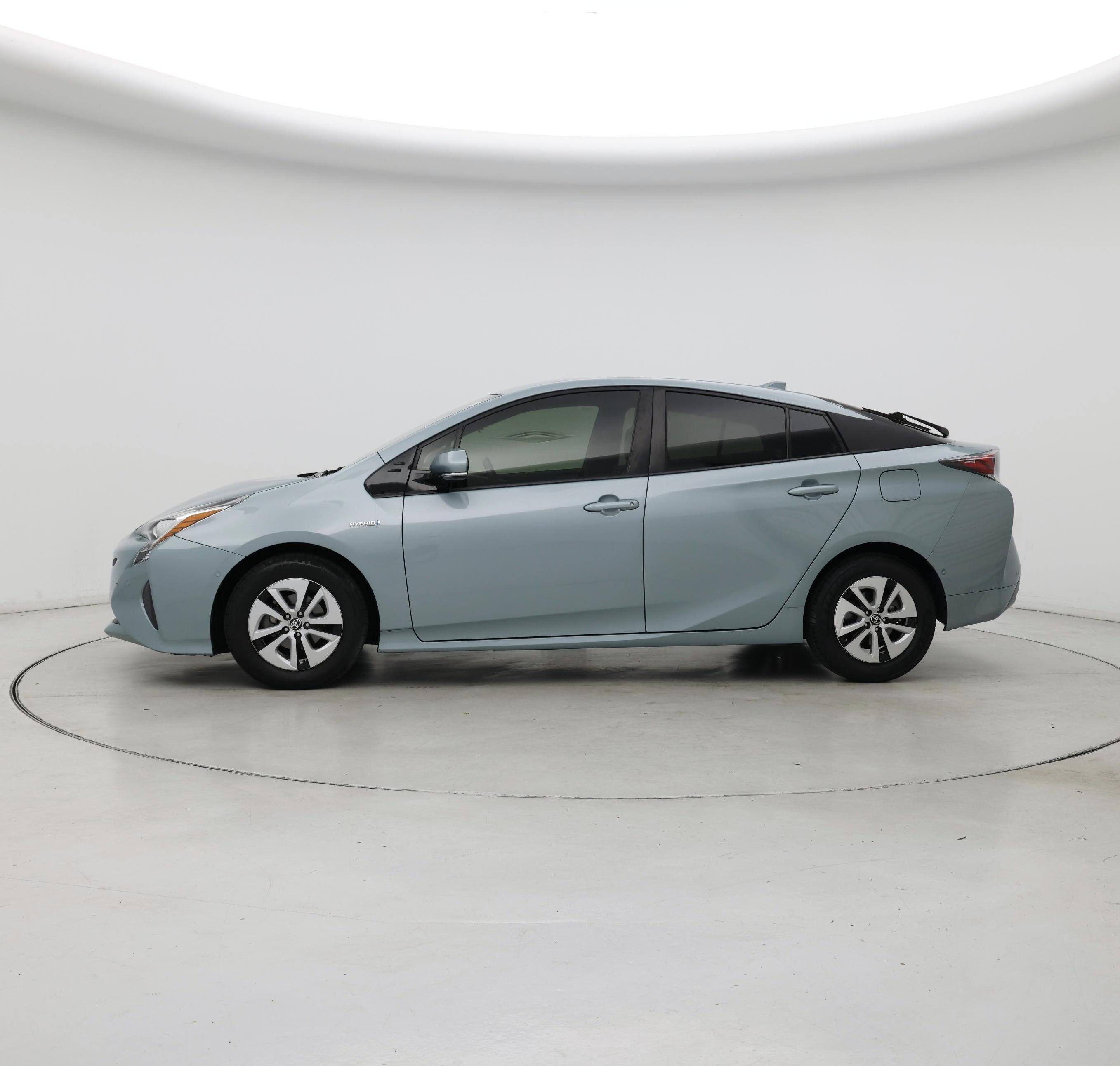 Thumbnail: 2017 Toyota Prius - 3