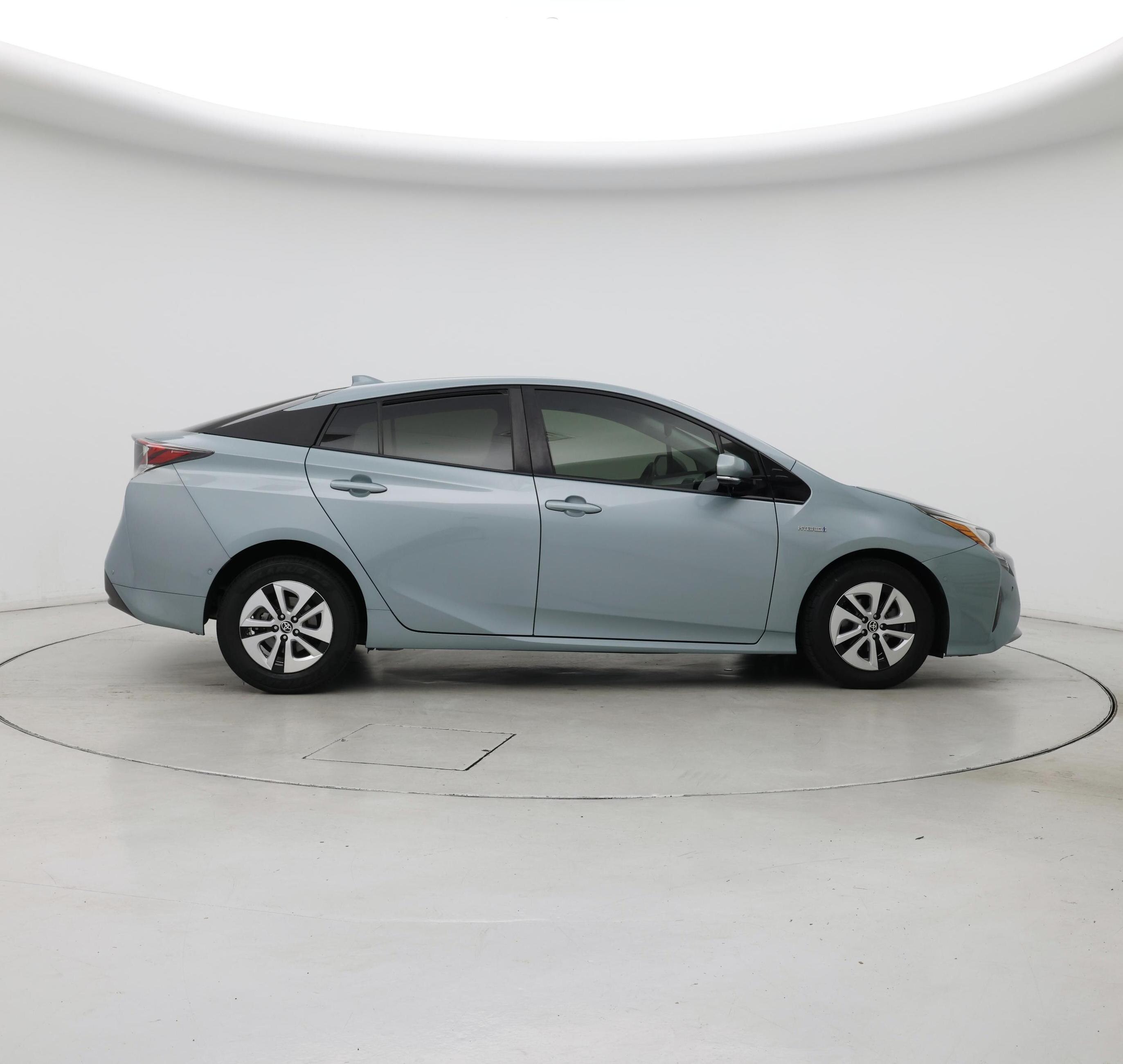 Thumbnail: 2017 Toyota Prius - 7