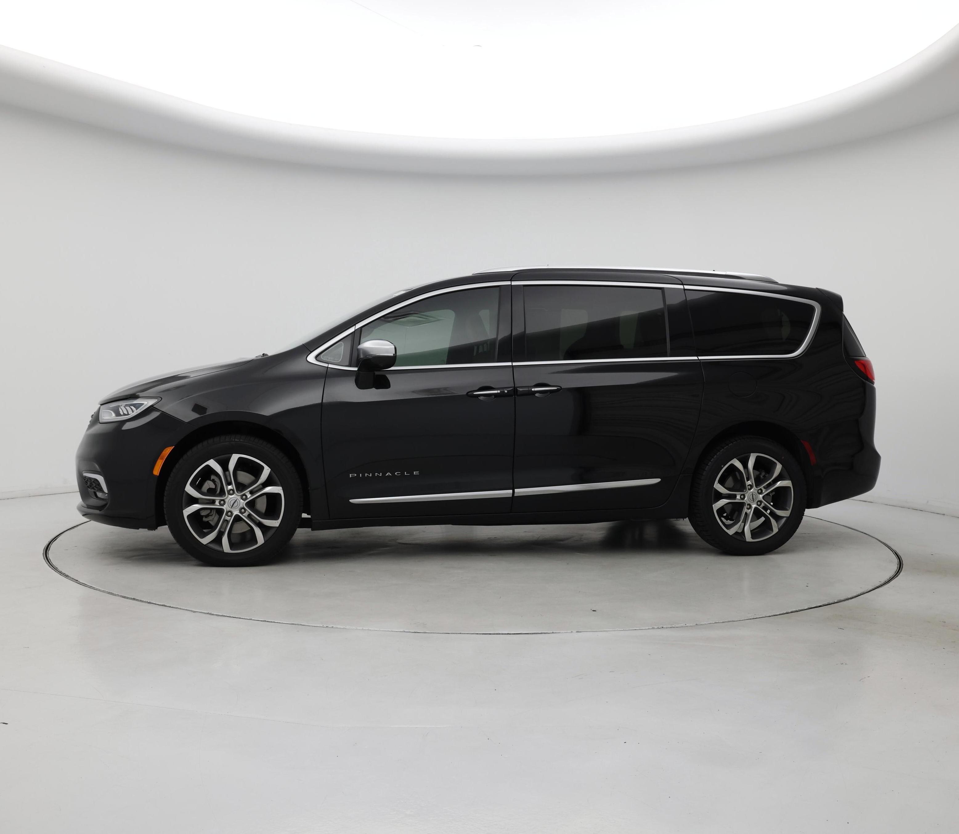 Thumbnail: 2022 Chrysler Pacifica - 3