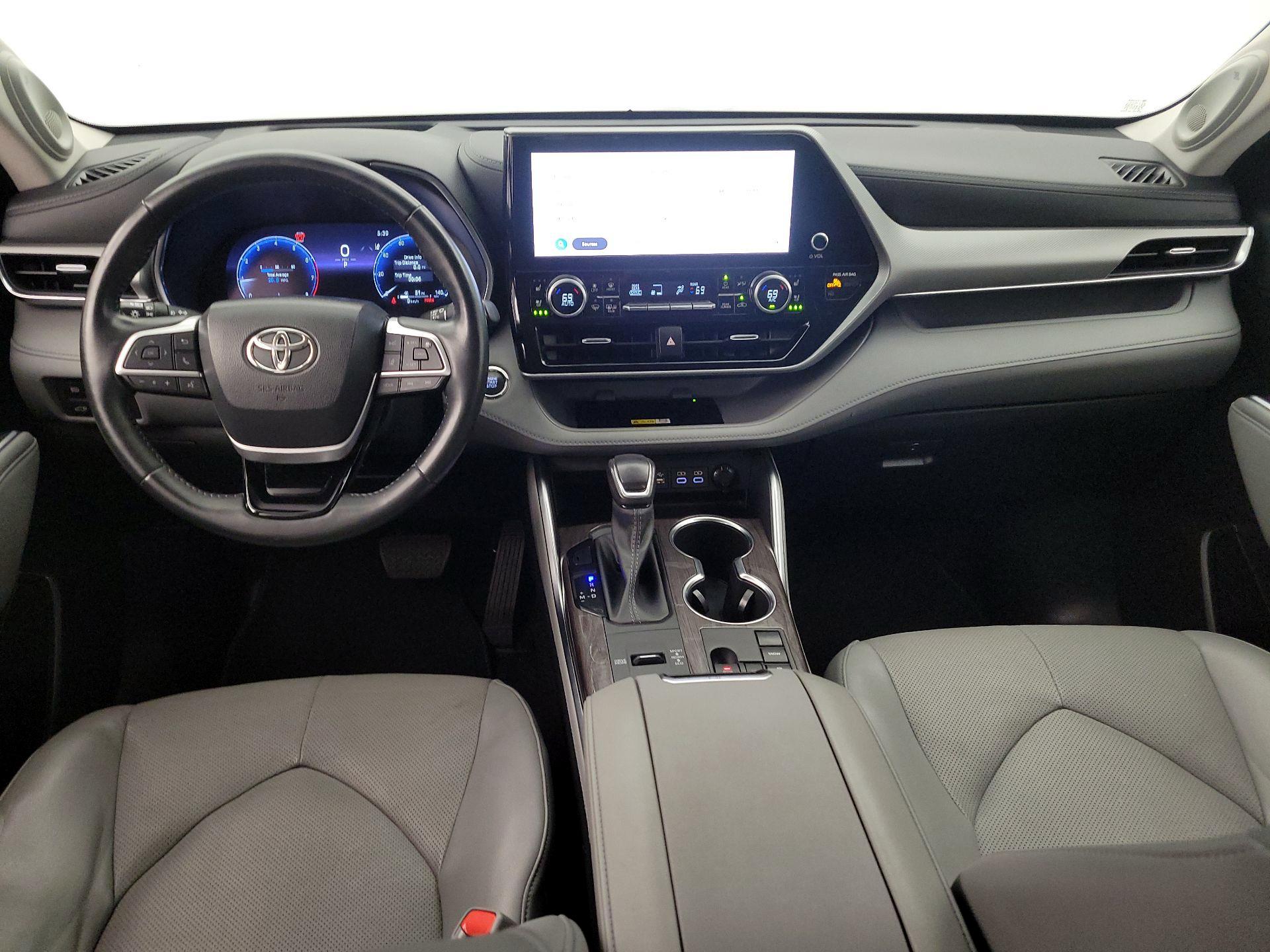 Thumbnail: 2023 Toyota Highlander - 9