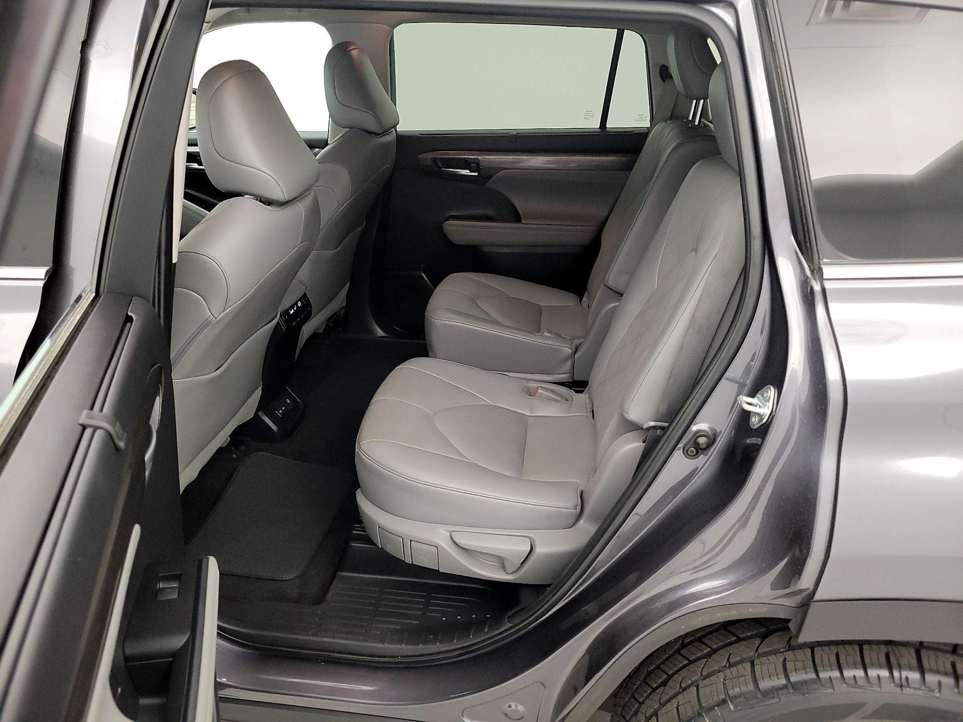 Thumbnail: 2023 Toyota Highlander - 20