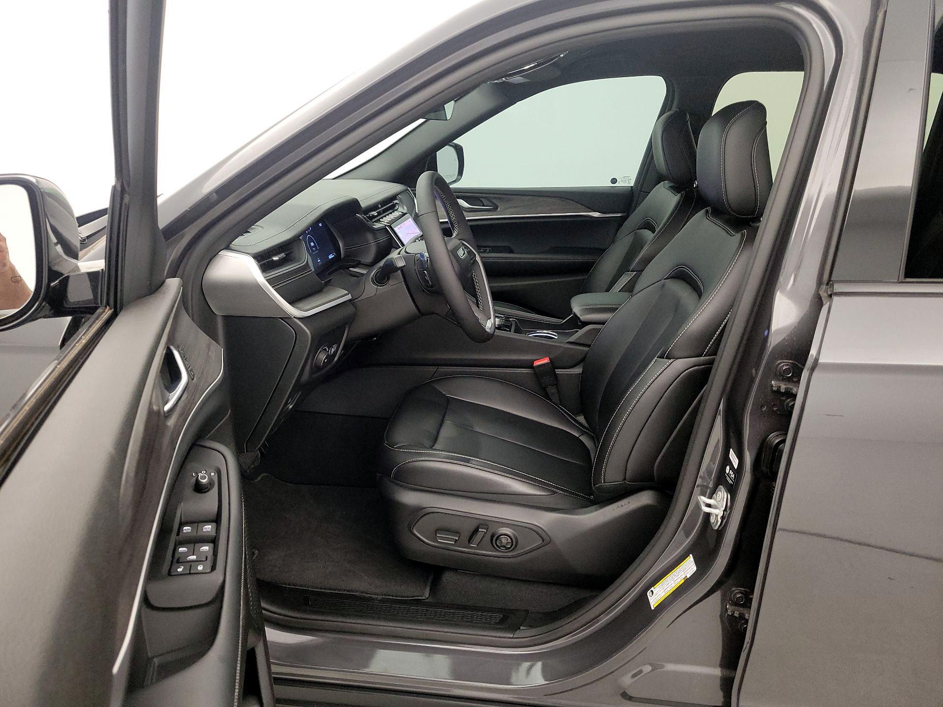 Thumbnail: 2025 Jeep Grand Cherokee - 11