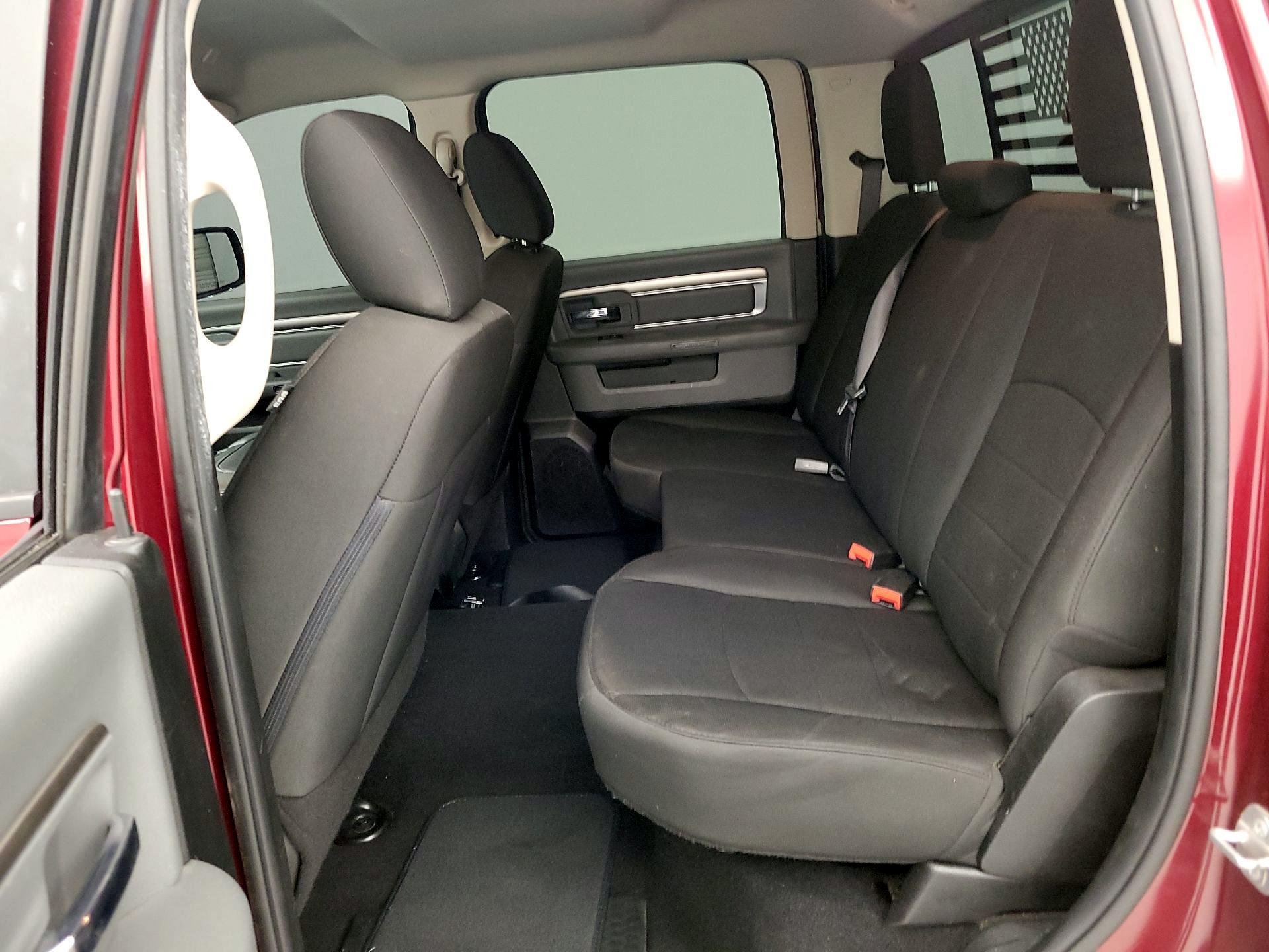 Thumbnail: 2019 RAM 1500 Classic - 19