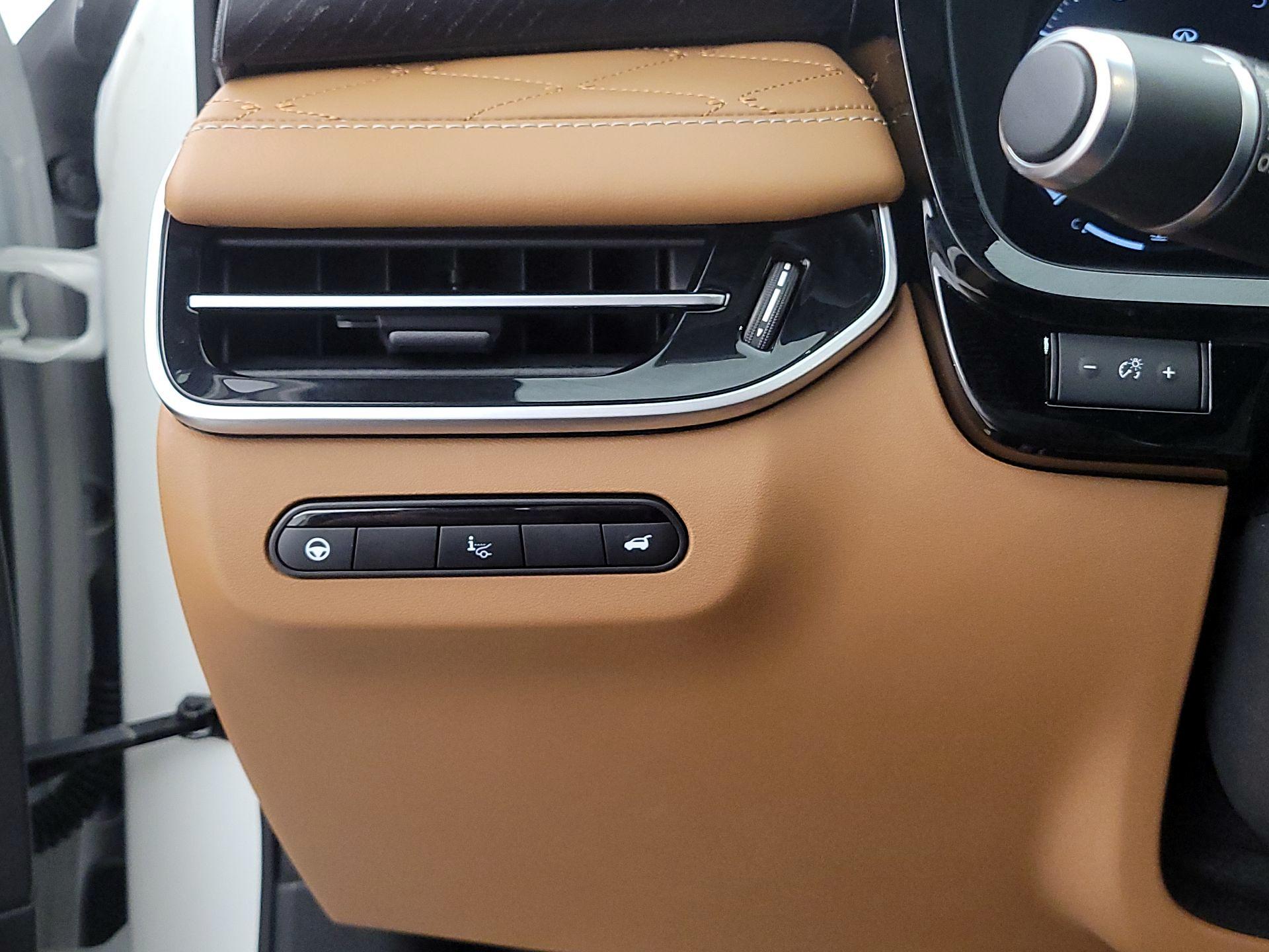 Thumbnail: 2023 INFINITI QX60 - 13