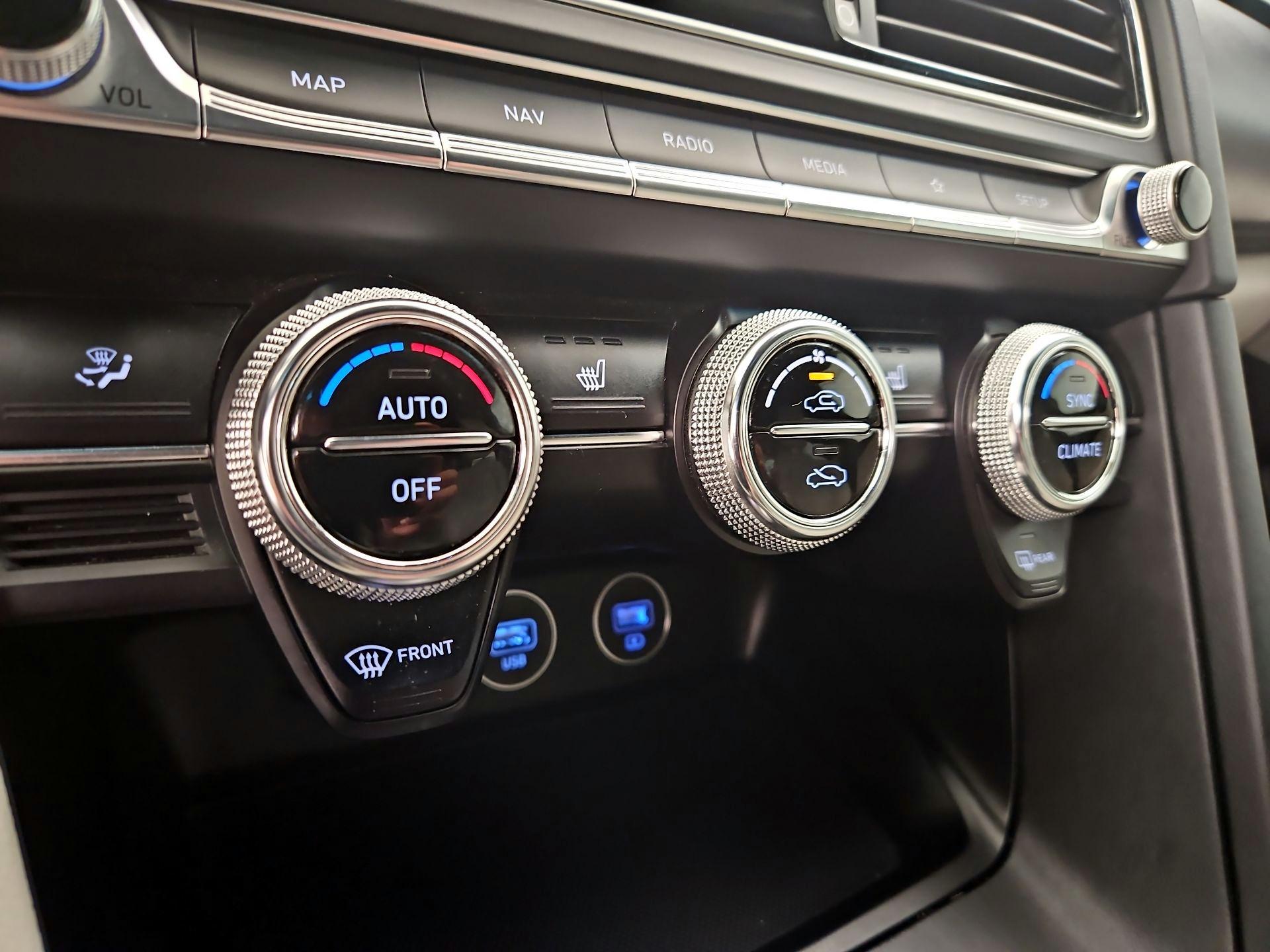 Thumbnail: 2022 Genesis G70 - 17