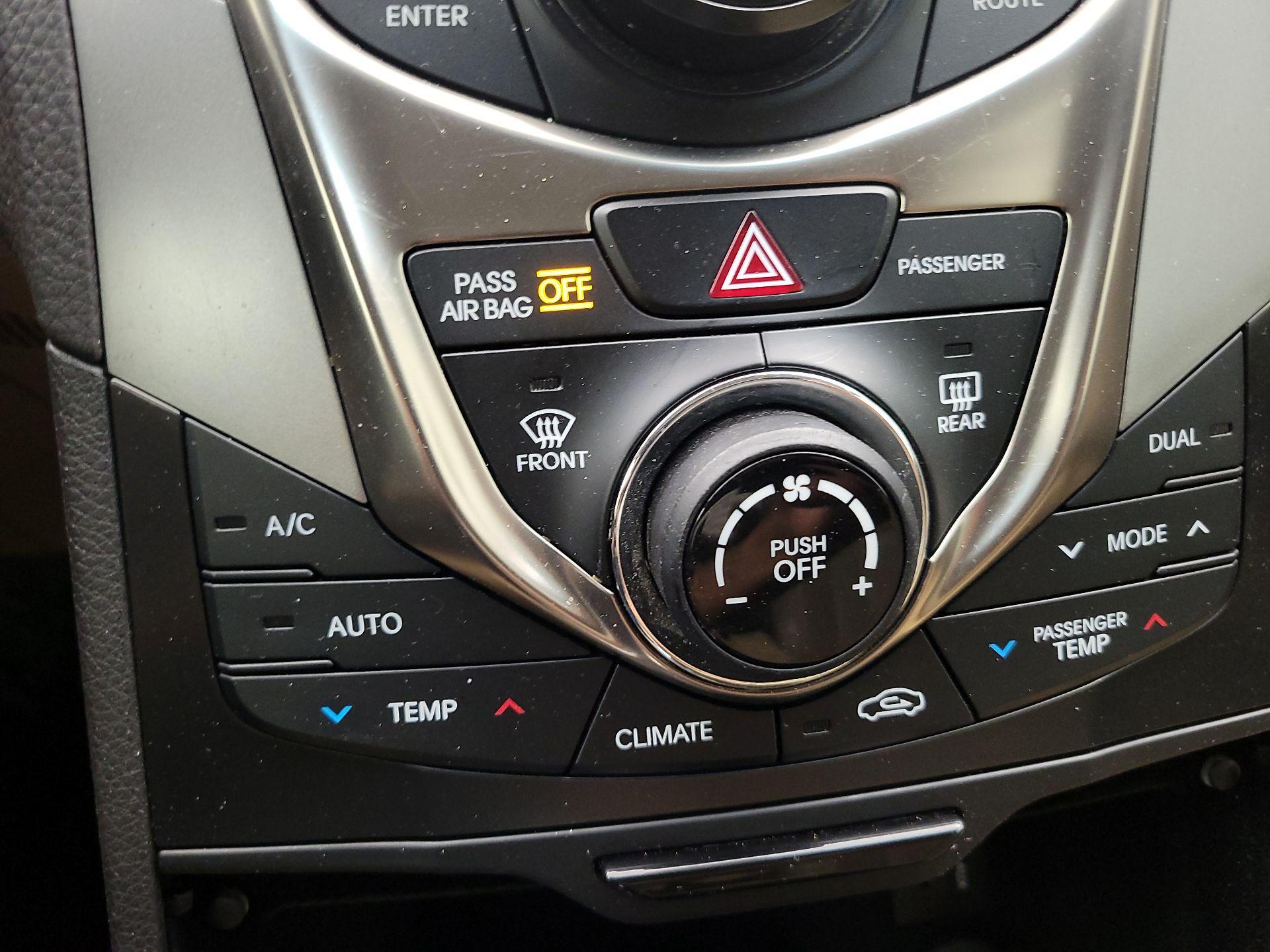 Thumbnail: 2013 Hyundai Azera - 16